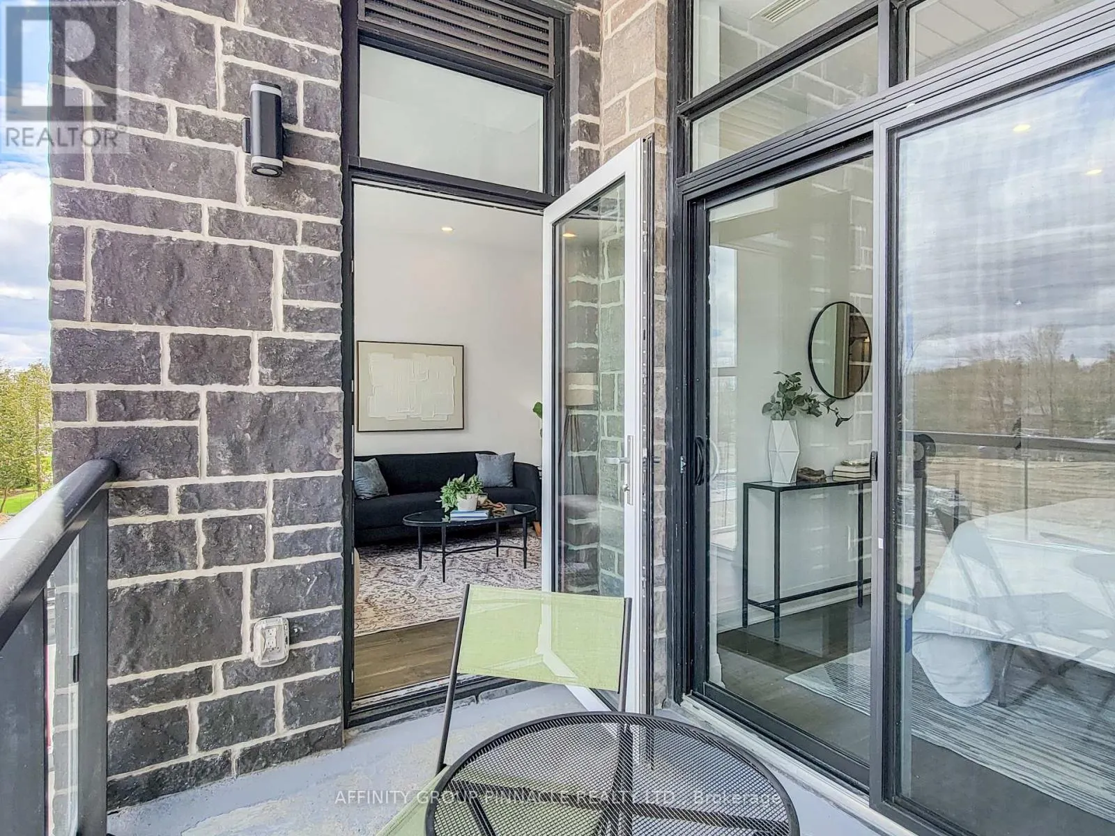 201 - 99 LOUISA STREET #201