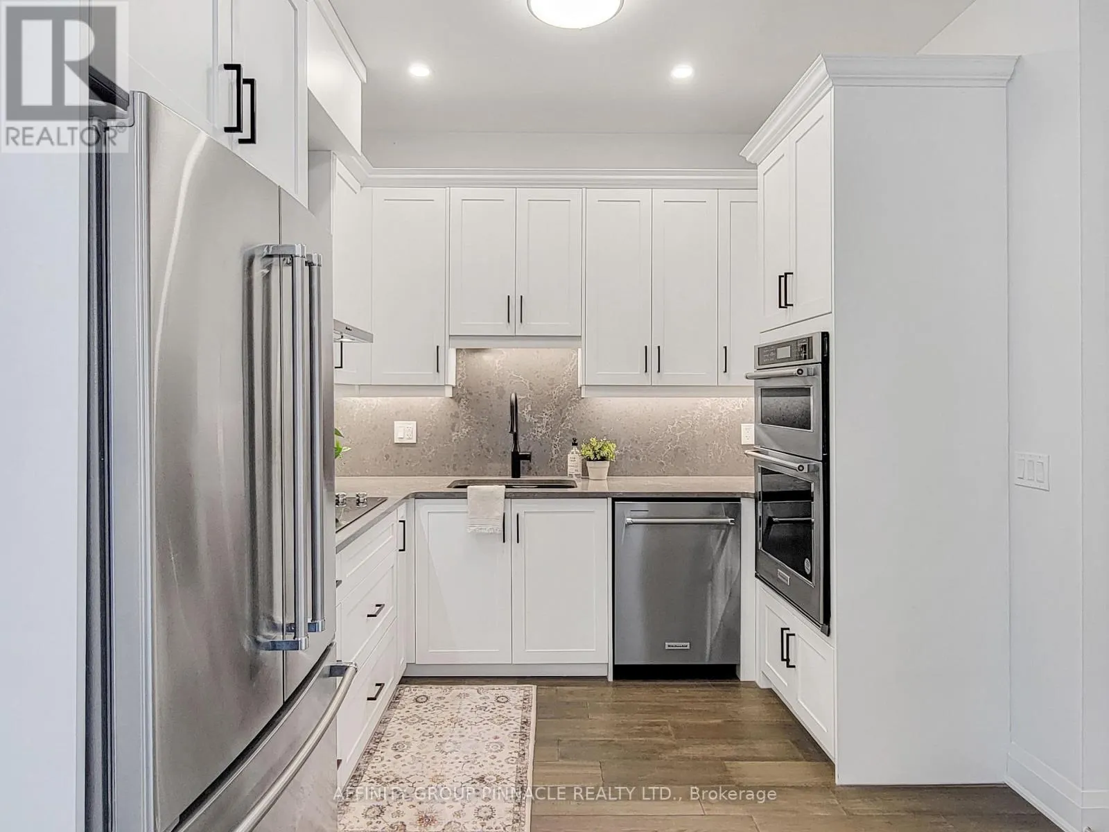201 - 99 LOUISA STREET #201