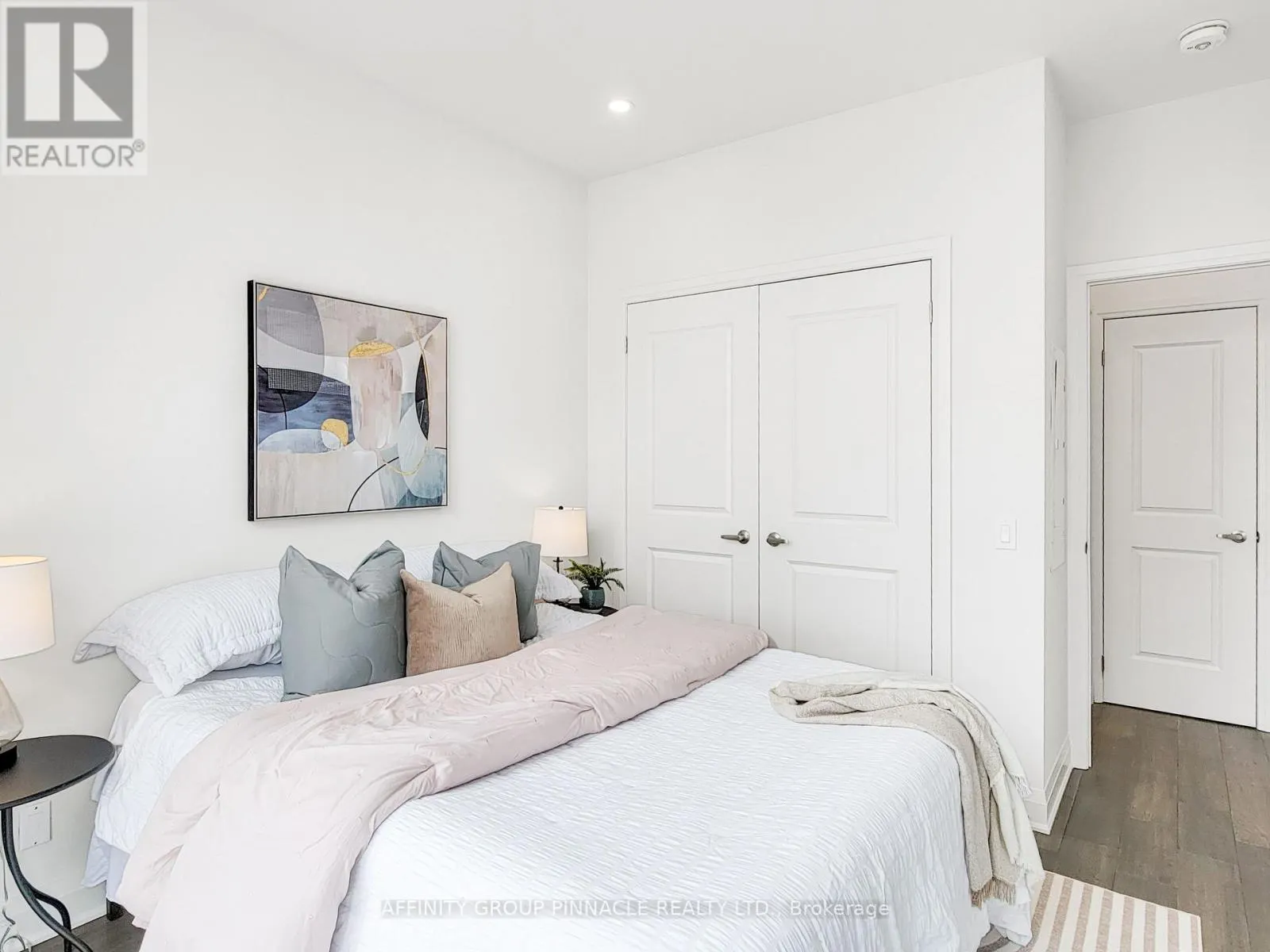201 - 99 LOUISA STREET #201