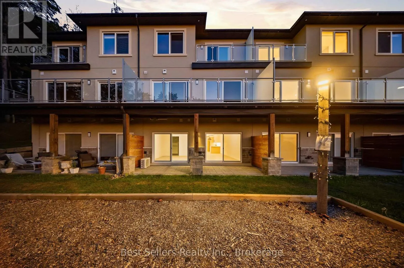 2 - 9 HORIZON LANE
