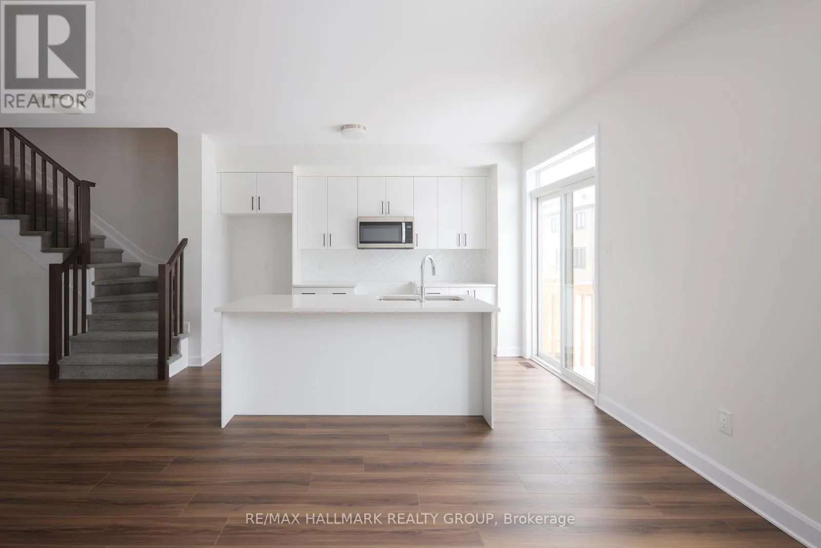 547 ROUNDHOUSE CRESCENT