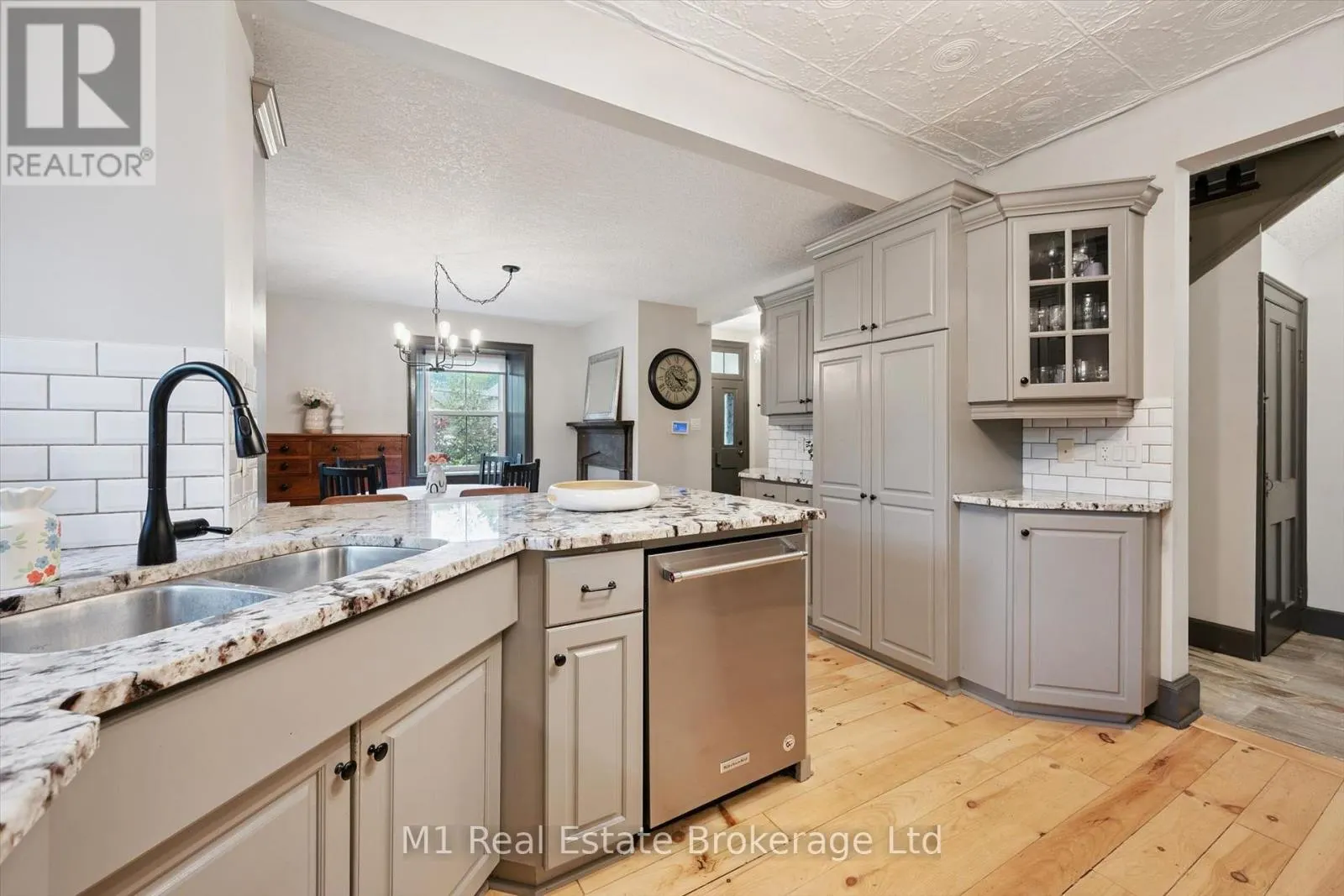 69 KATHERINE STREET S