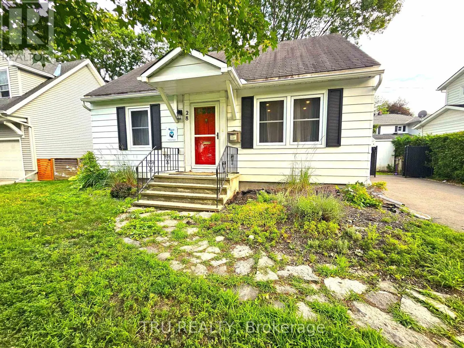 28 ARUNDEL AVENUE