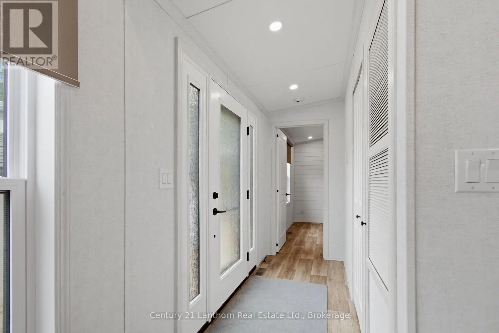 25 - 484 FRANKFORD STIRLING ROAD #25