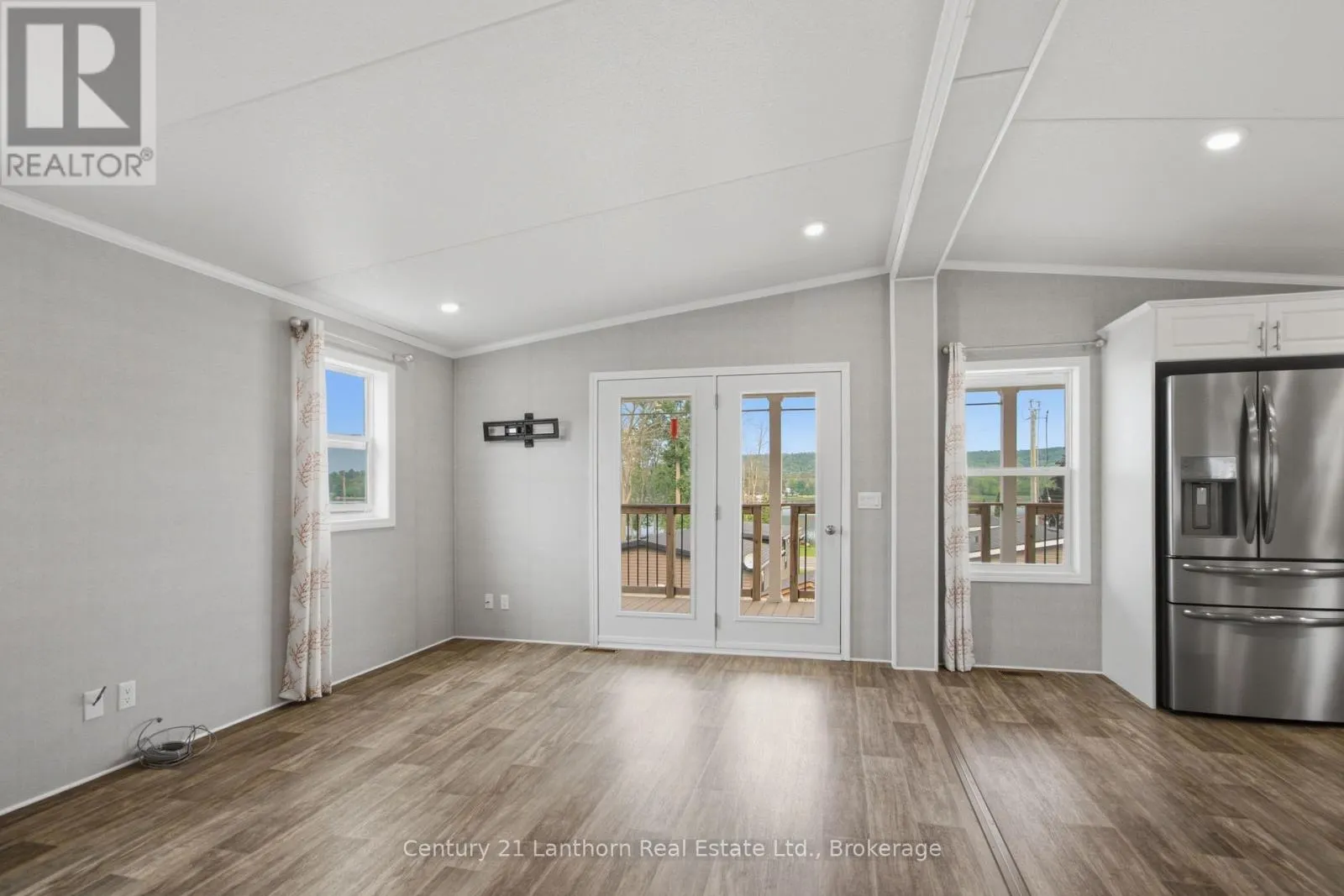 18 - 484 FRANKFORD STIRLING ROAD #18