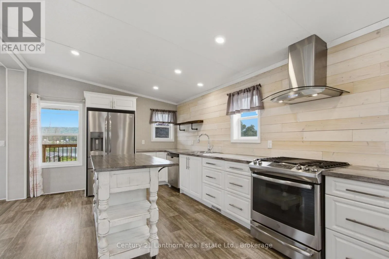 18 - 484 FRANKFORD STIRLING ROAD #18
