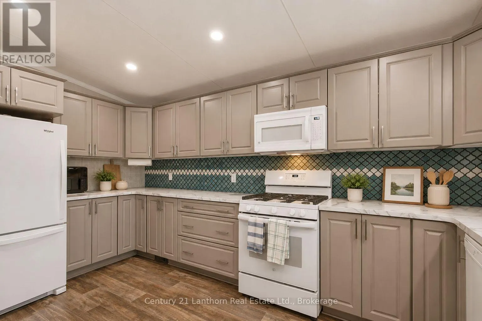 12 - 484 FRANKFORD STIRLING ROAD #12