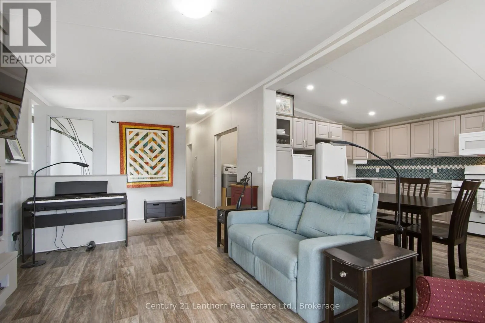 12 - 484 FRANKFORD STIRLING ROAD #12