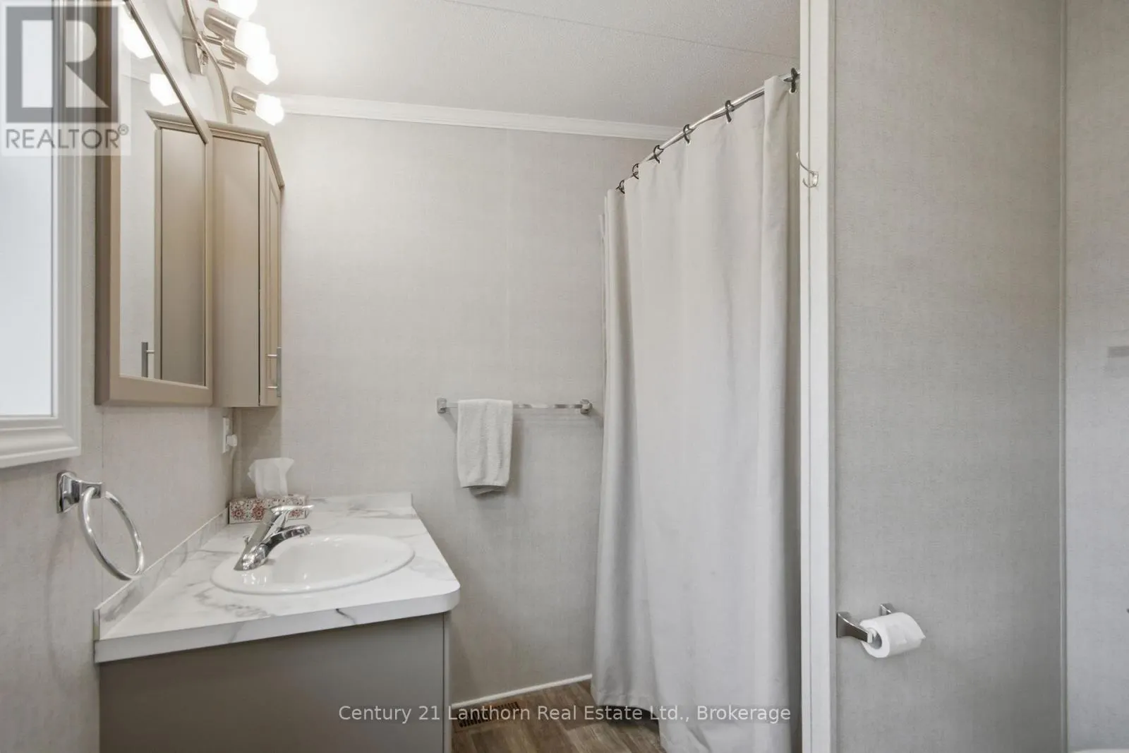 12 - 484 FRANKFORD STIRLING ROAD #12