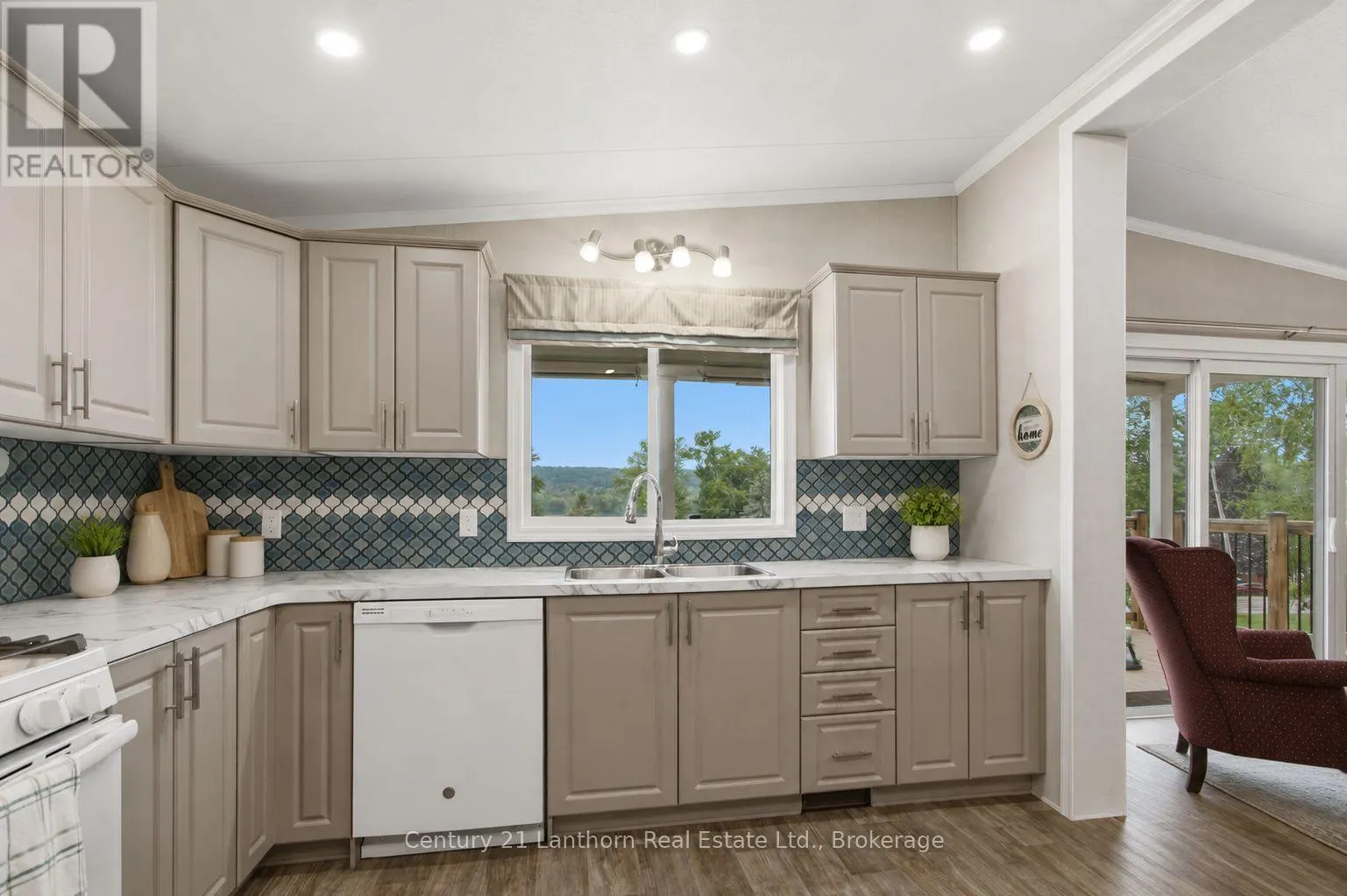 12 - 484 FRANKFORD STIRLING ROAD #12