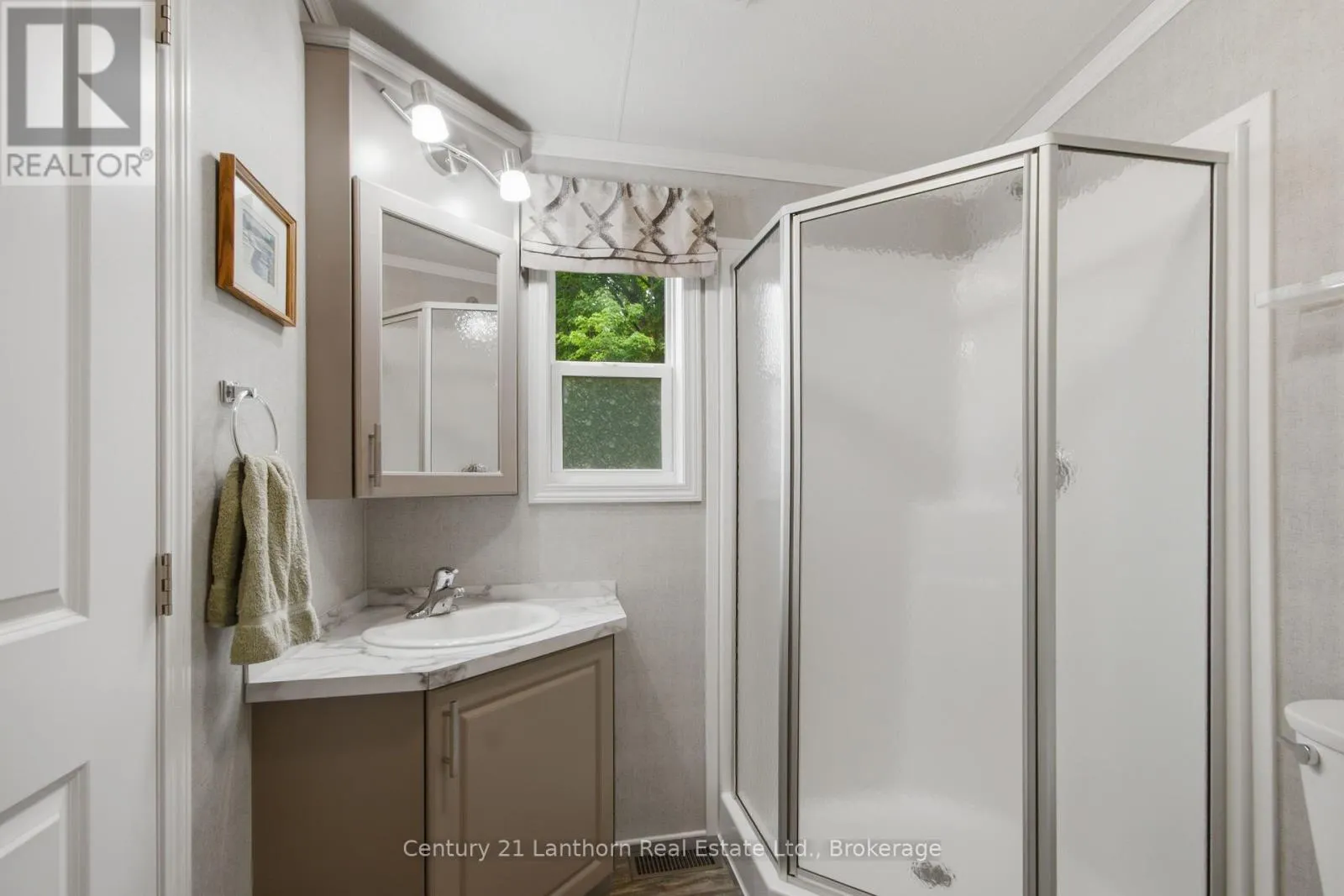 12 - 484 FRANKFORD STIRLING ROAD #12