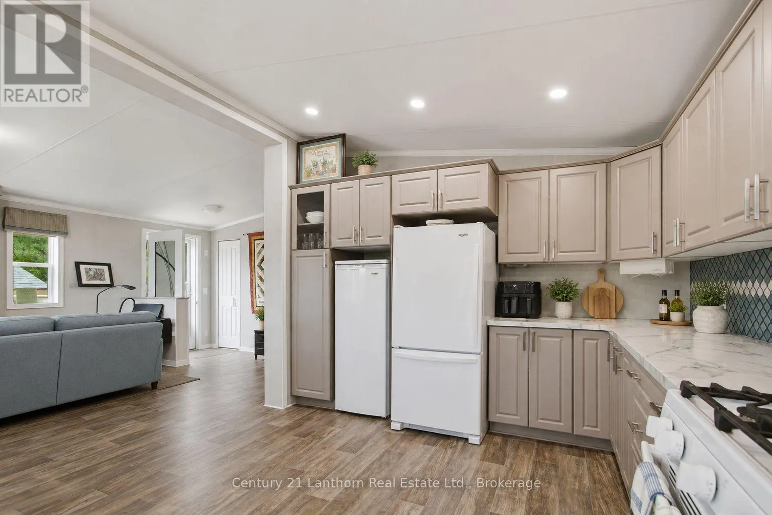 12 - 484 FRANKFORD STIRLING ROAD #12