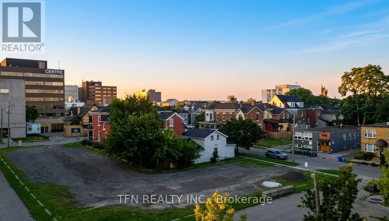 402 - 26 WELLINGTON STREET