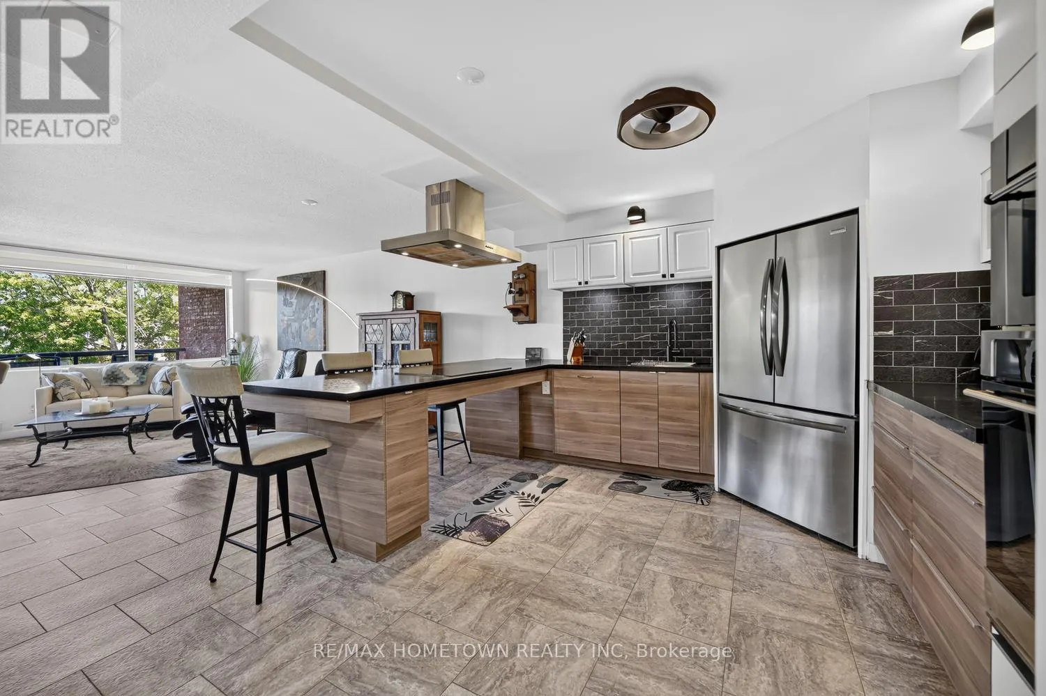 805 - 55 WATER STREET E