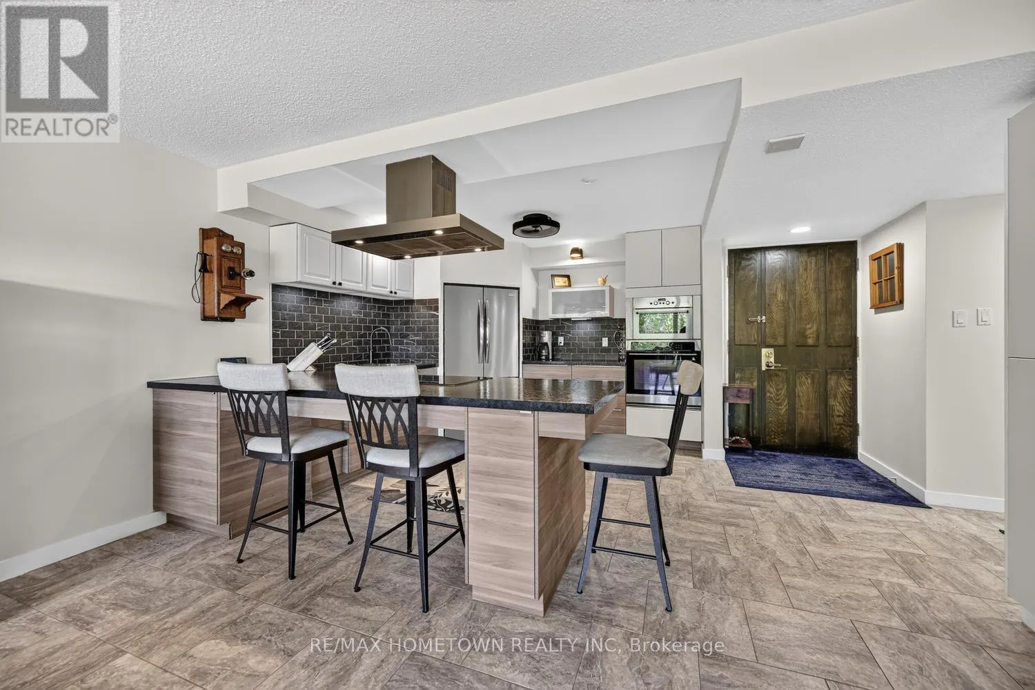 805 - 55 WATER STREET E