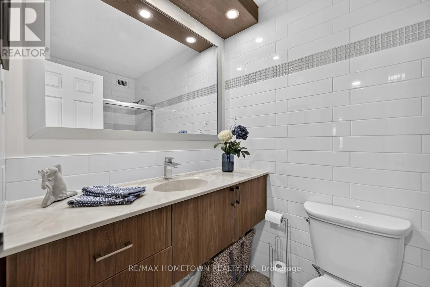 805 - 55 WATER STREET E