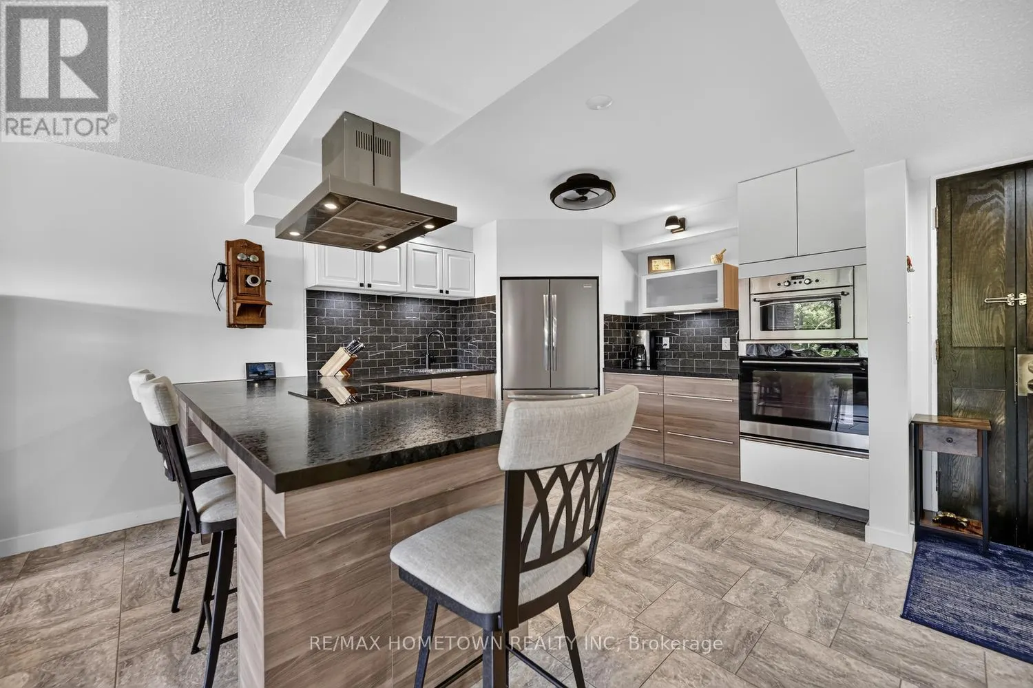805 - 55 WATER STREET E