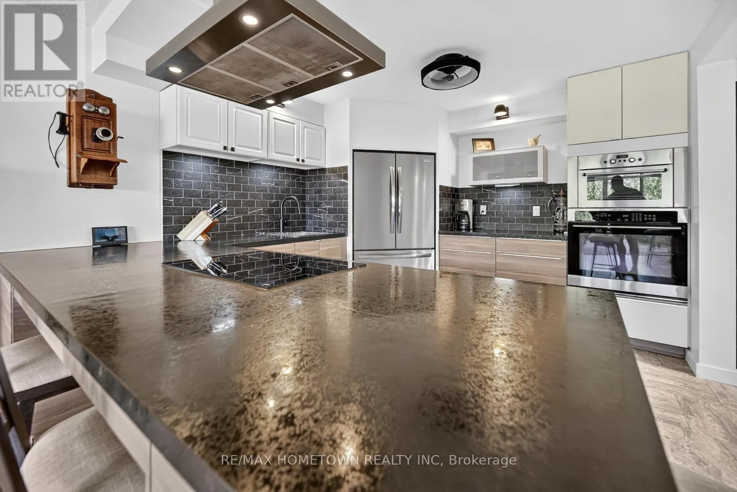 805 - 55 WATER STREET E