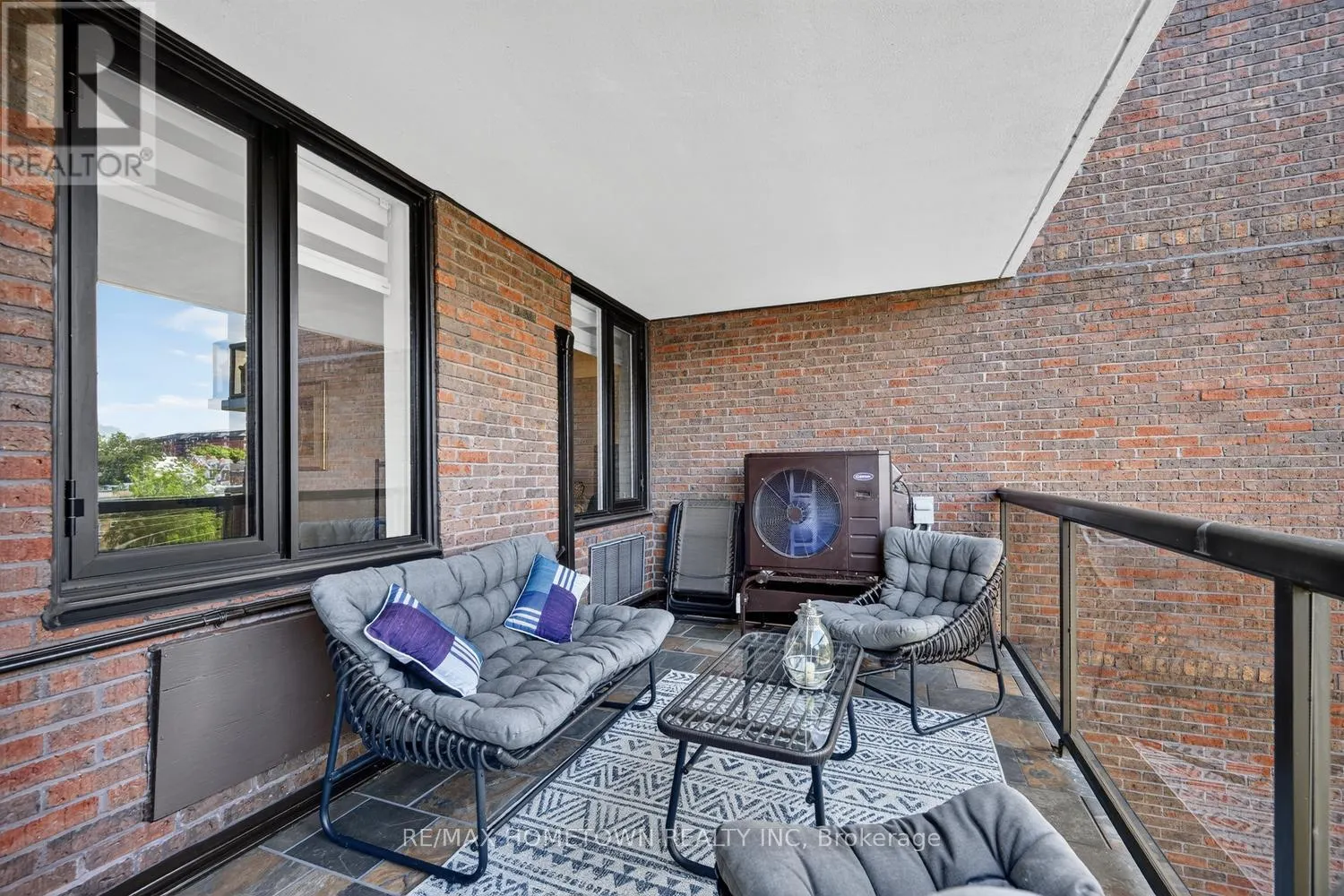 805 - 55 WATER STREET E