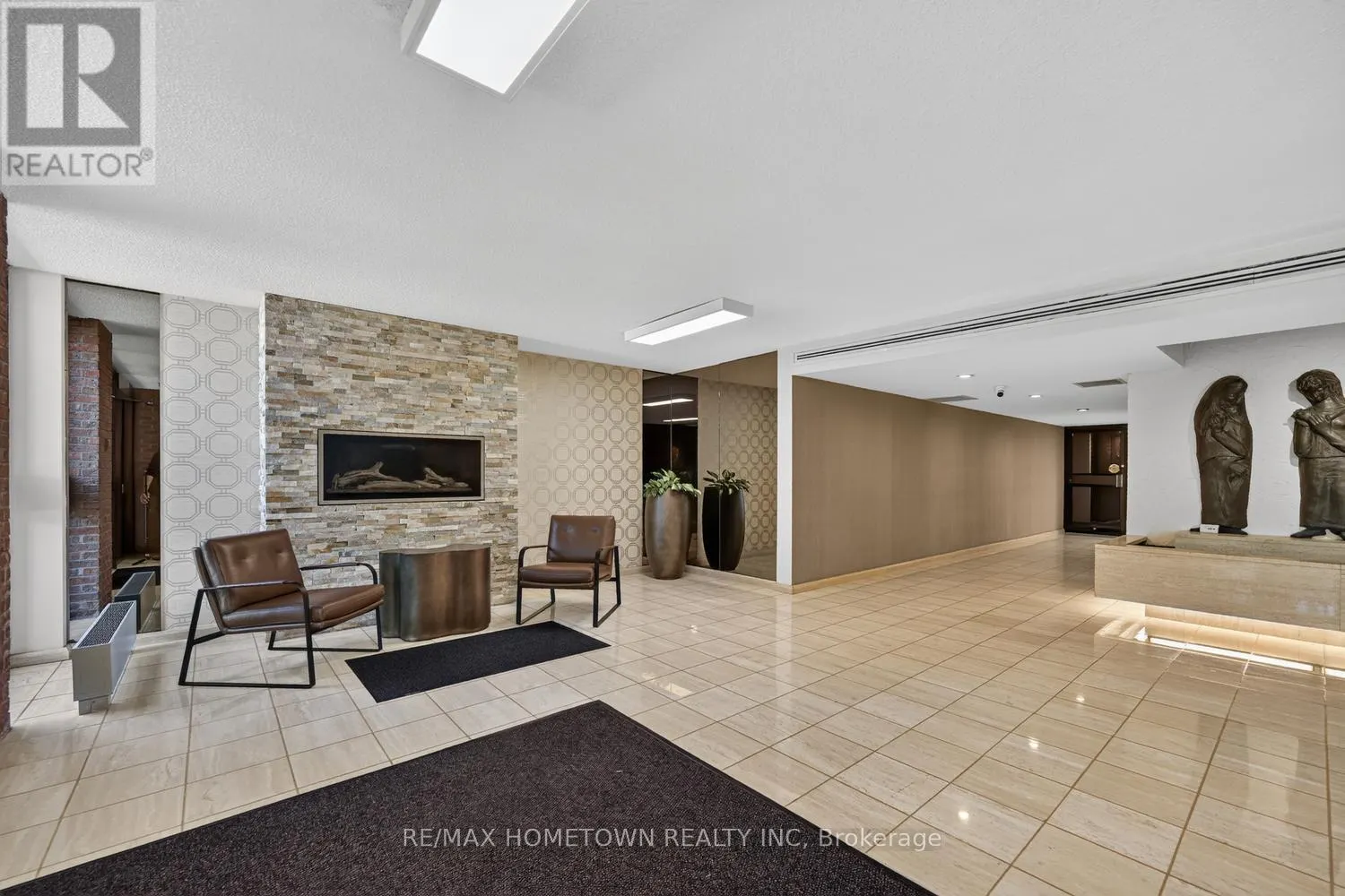 805 - 55 WATER STREET E