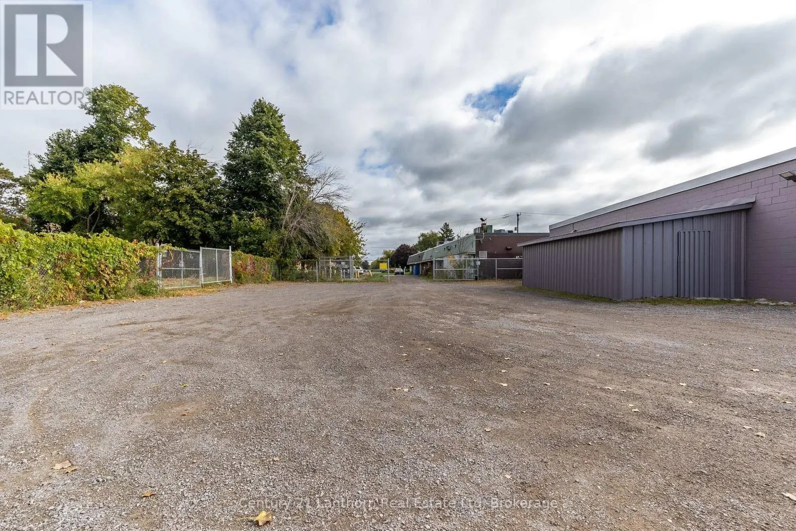 640 DUNDAS STREET E