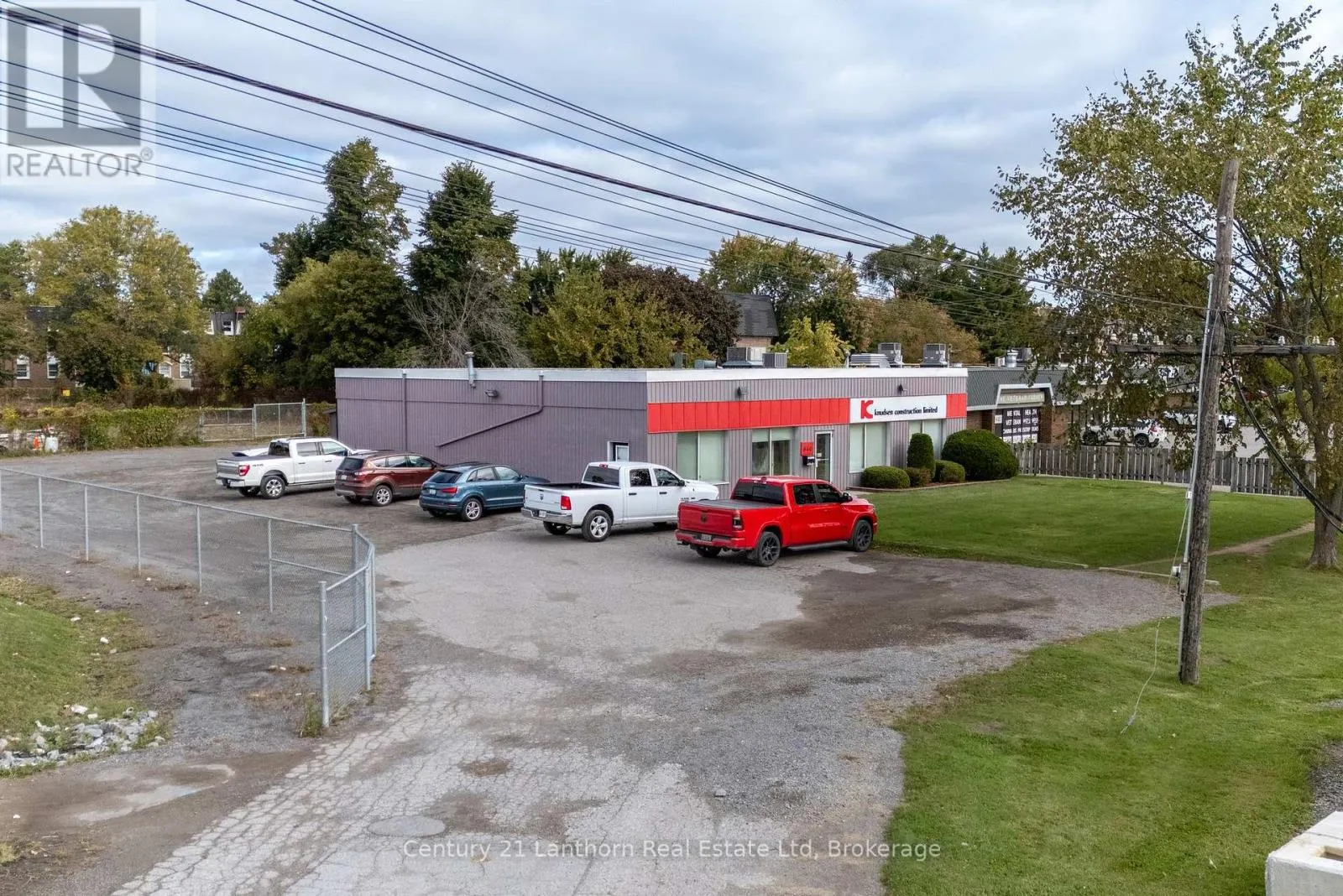 640 DUNDAS STREET E