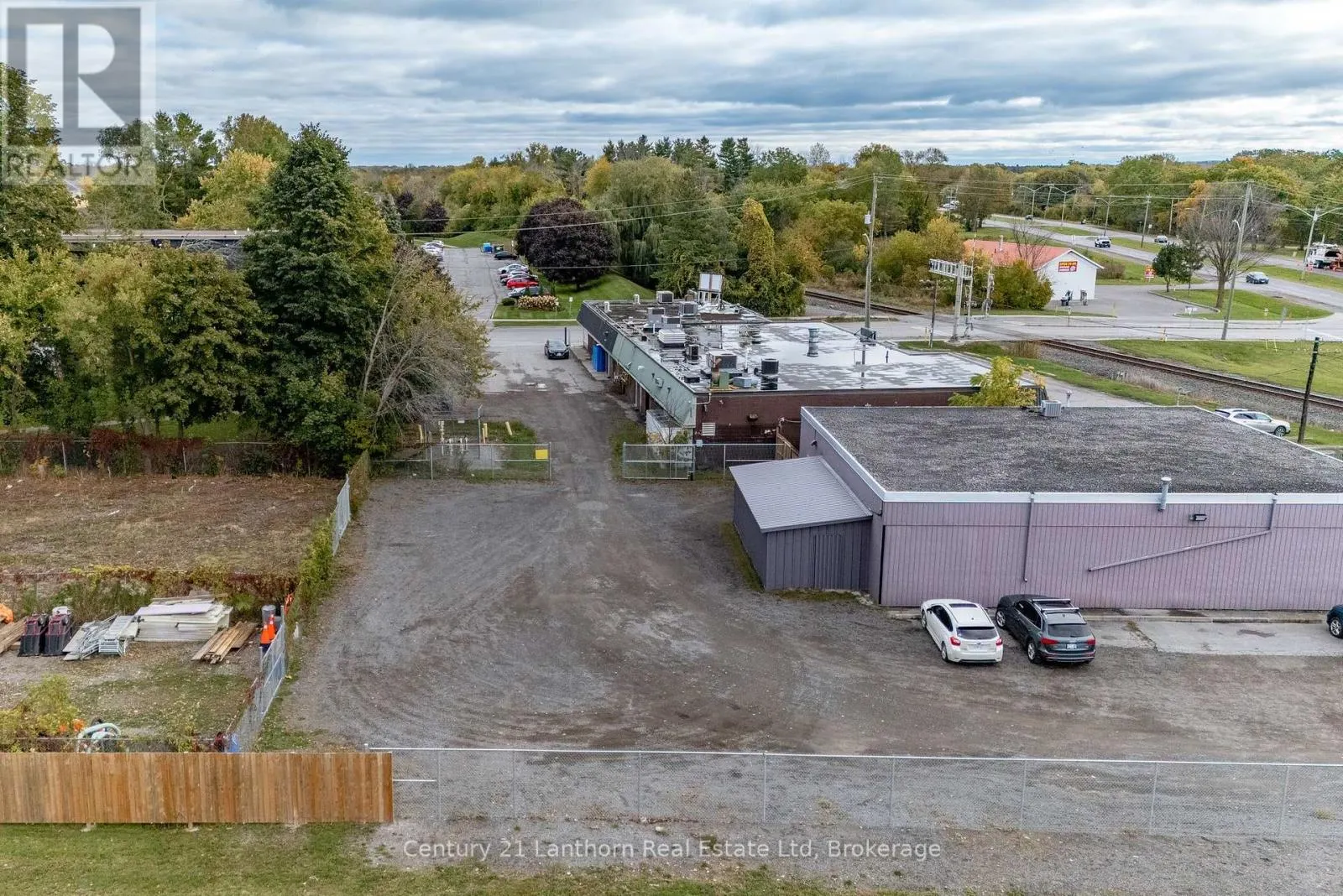 640 DUNDAS STREET E