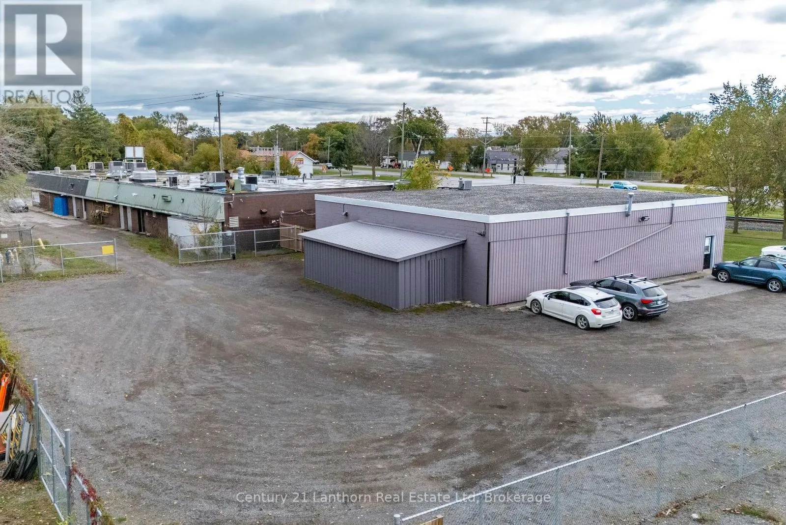 640 DUNDAS STREET E