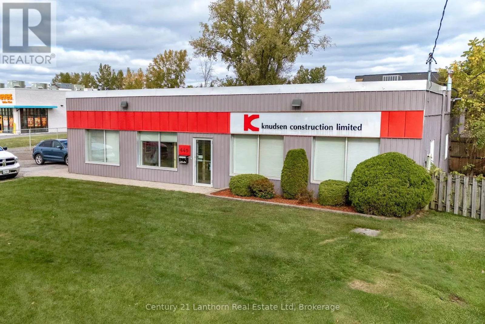 640 DUNDAS STREET E