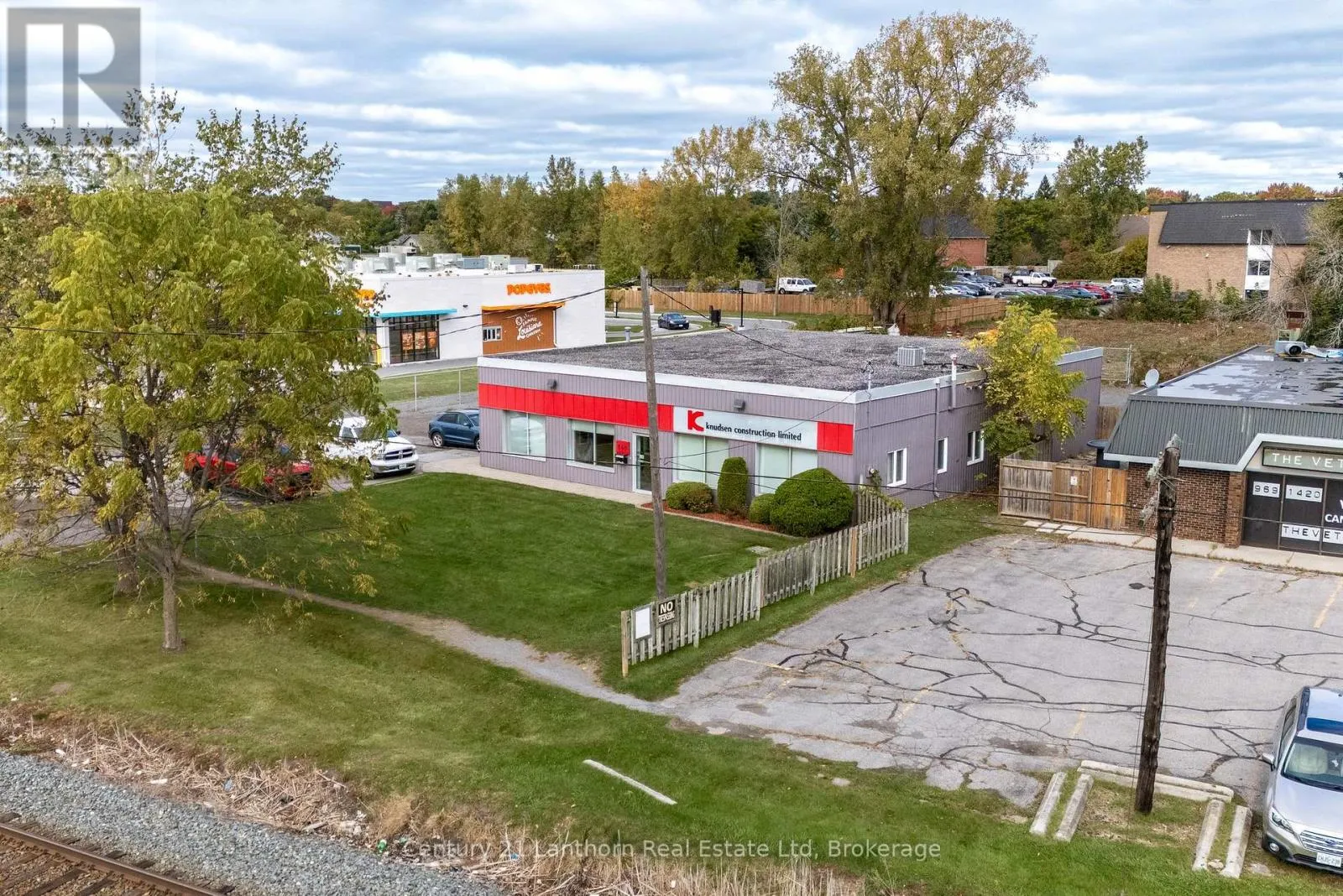 640 DUNDAS STREET E