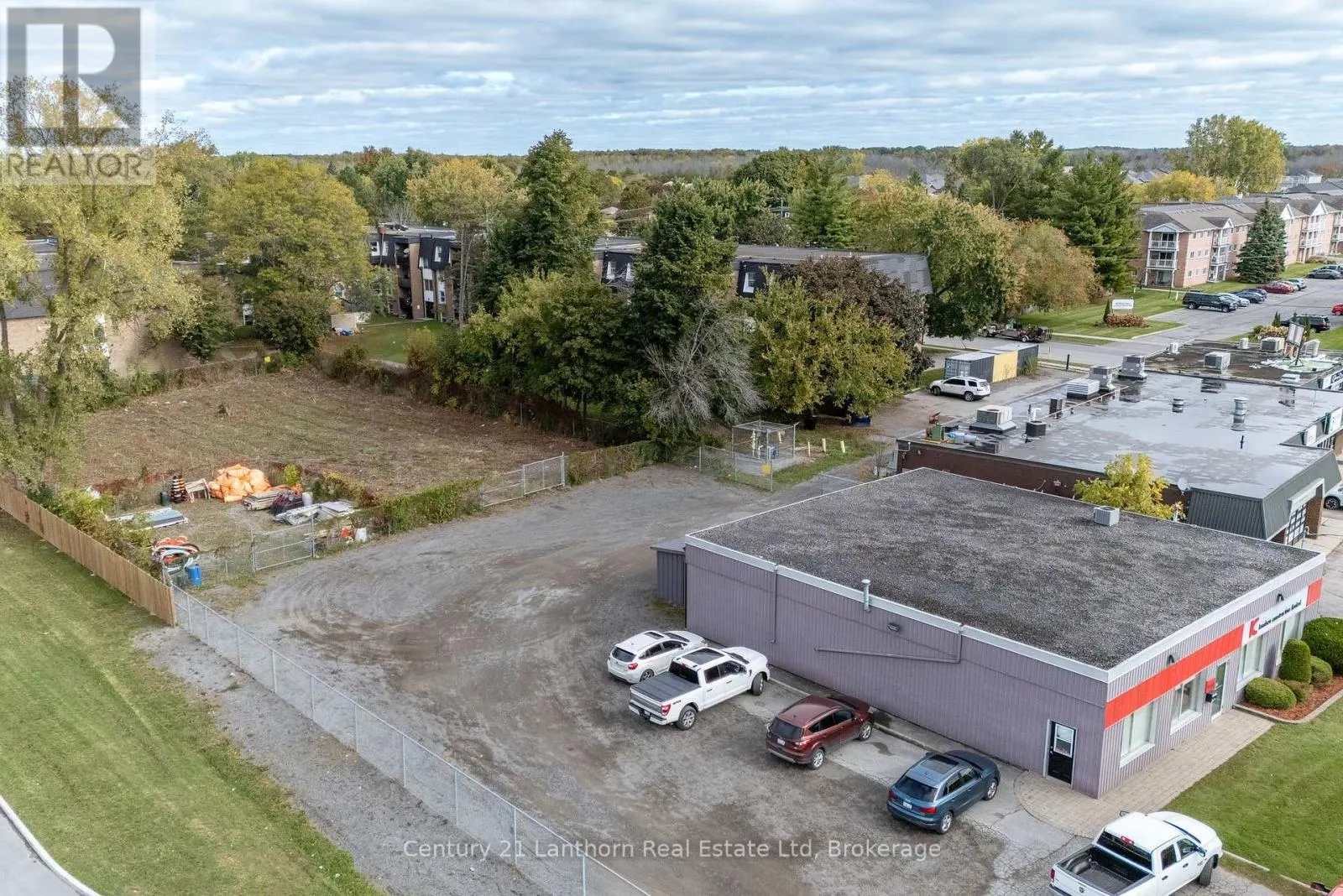 640 DUNDAS STREET E
