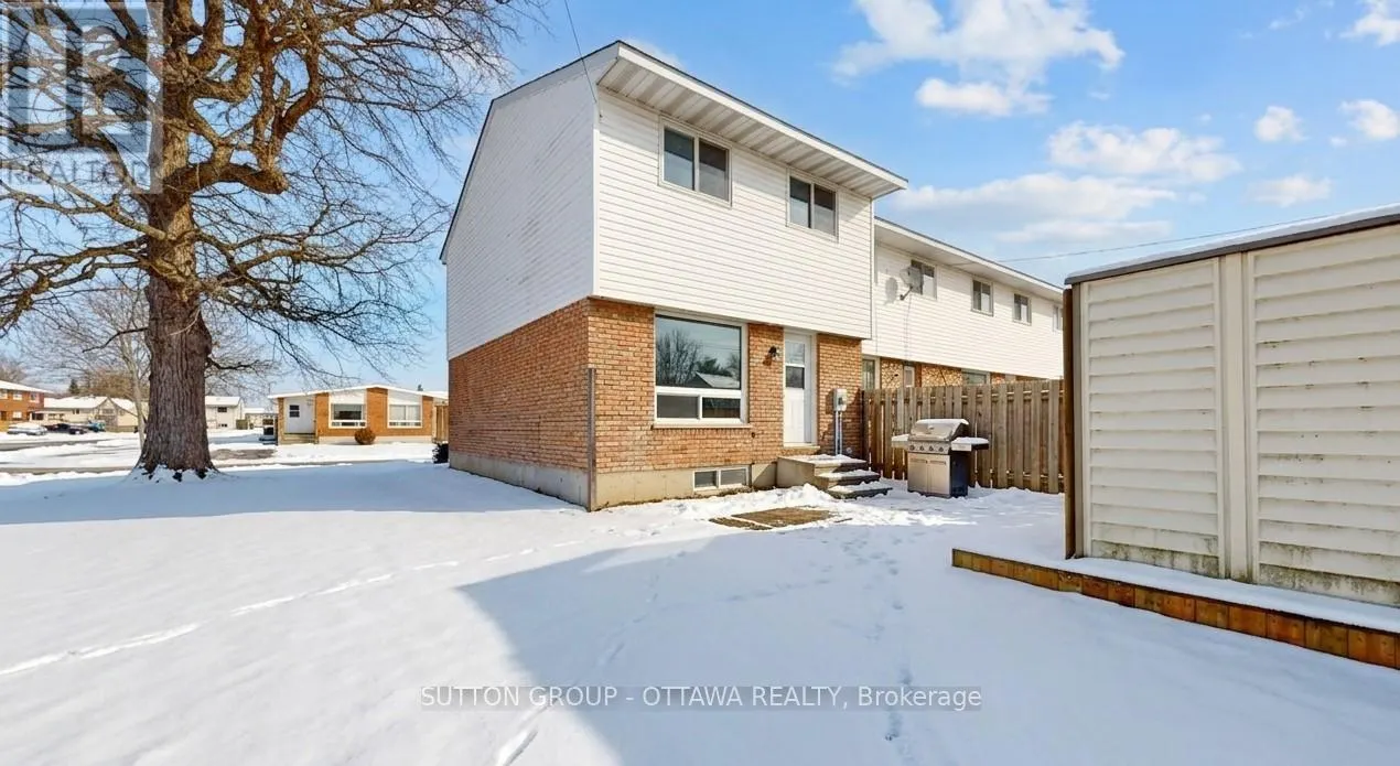 28 CARRAWAY CRESCENT