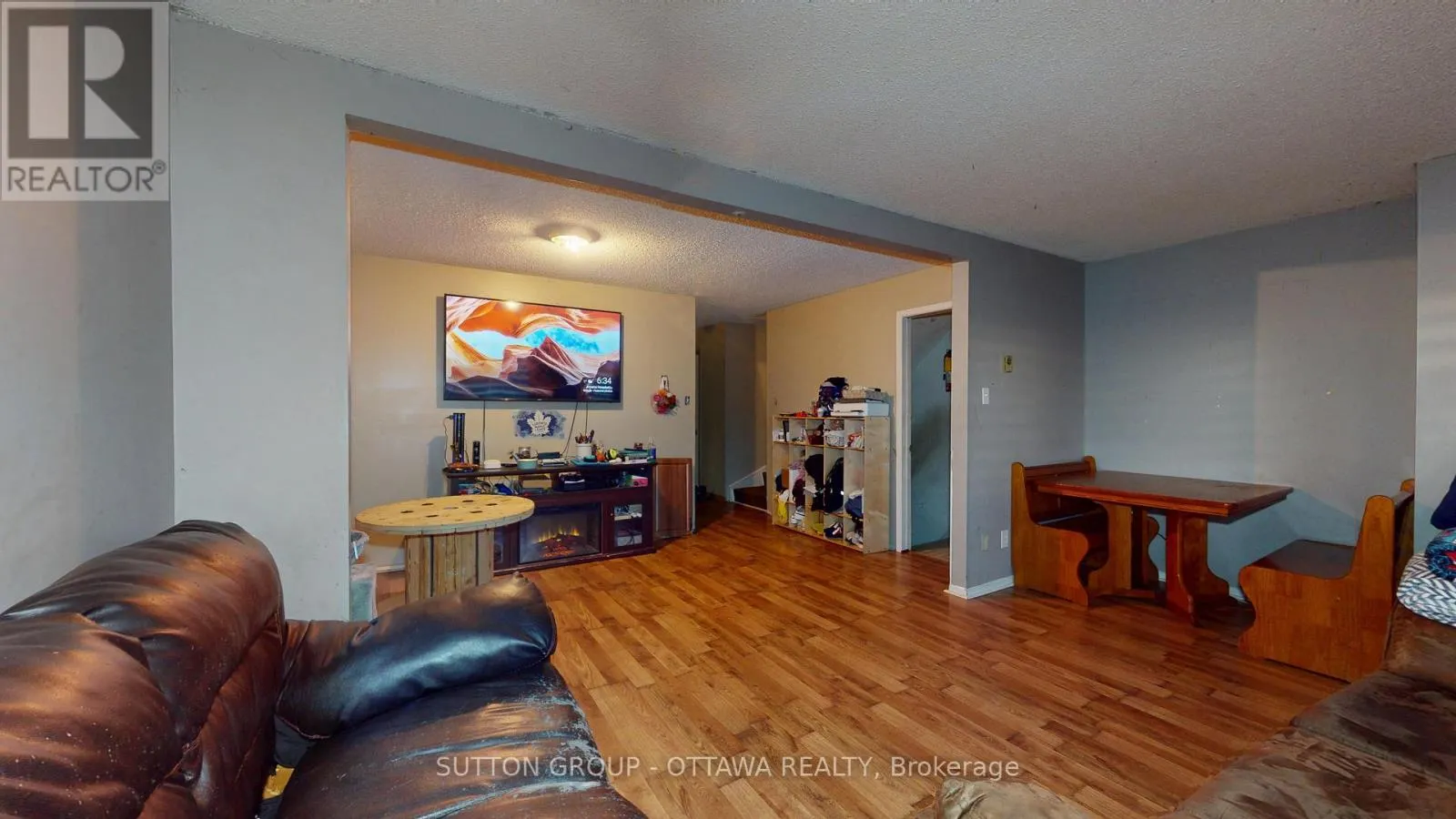 28 CARRAWAY CRESCENT