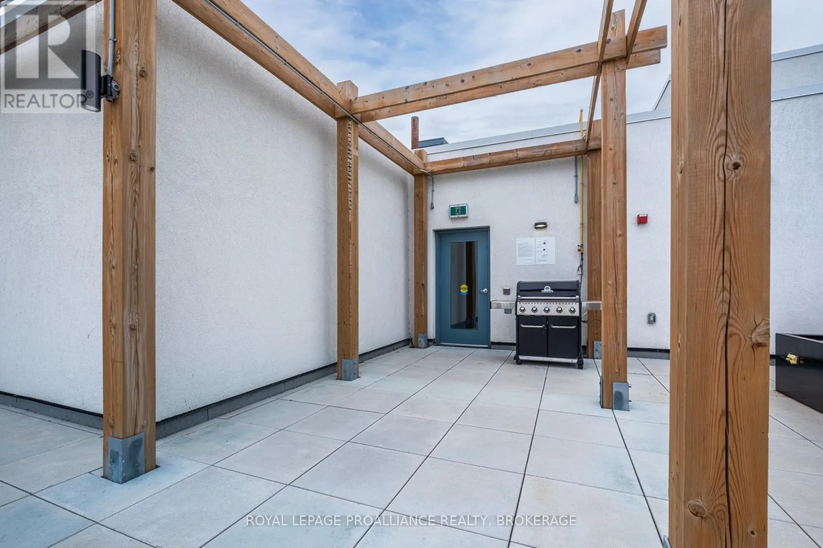 425 - 652 PRINCESS STREET #425