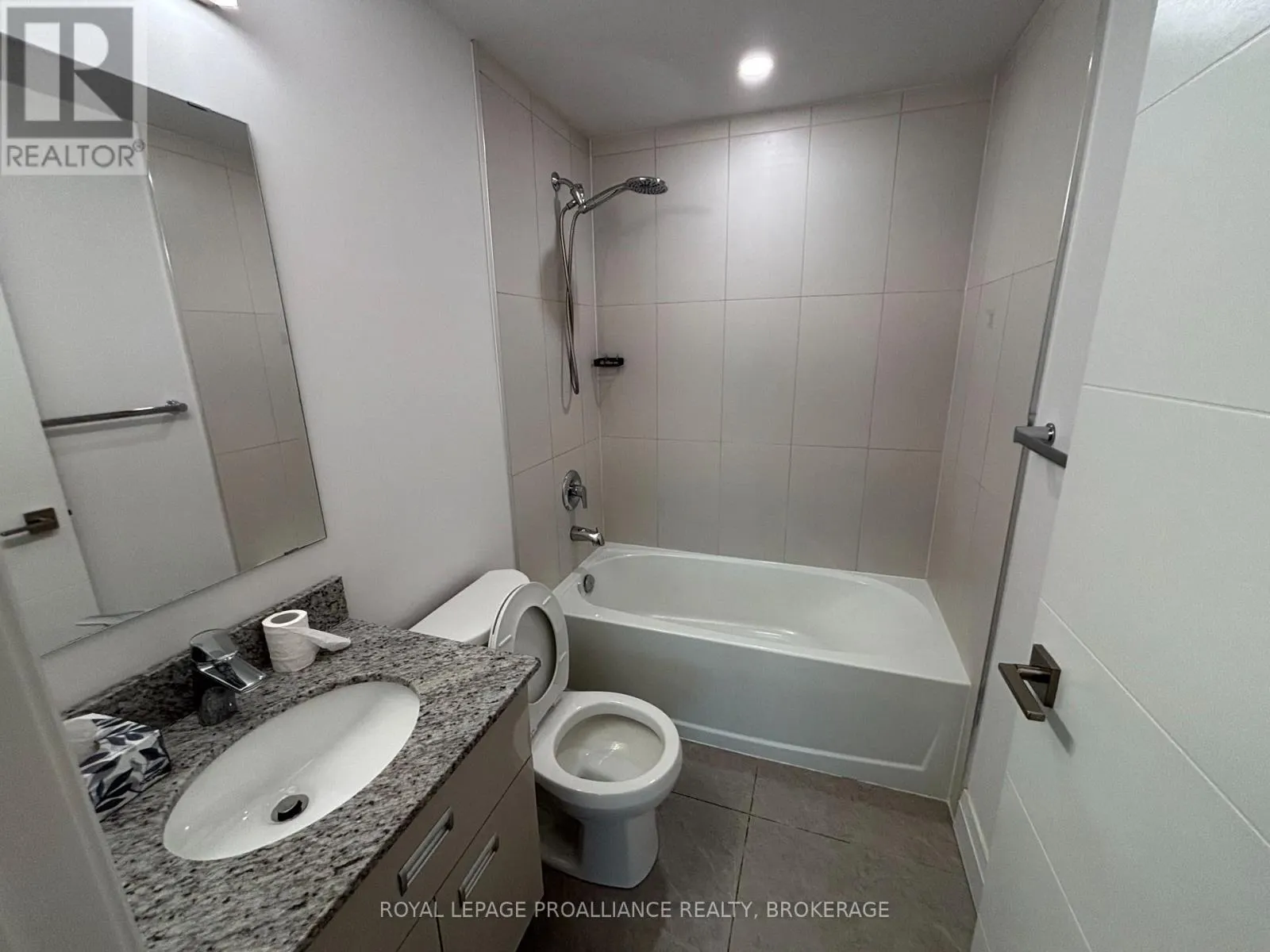 425 - 652 PRINCESS STREET #425