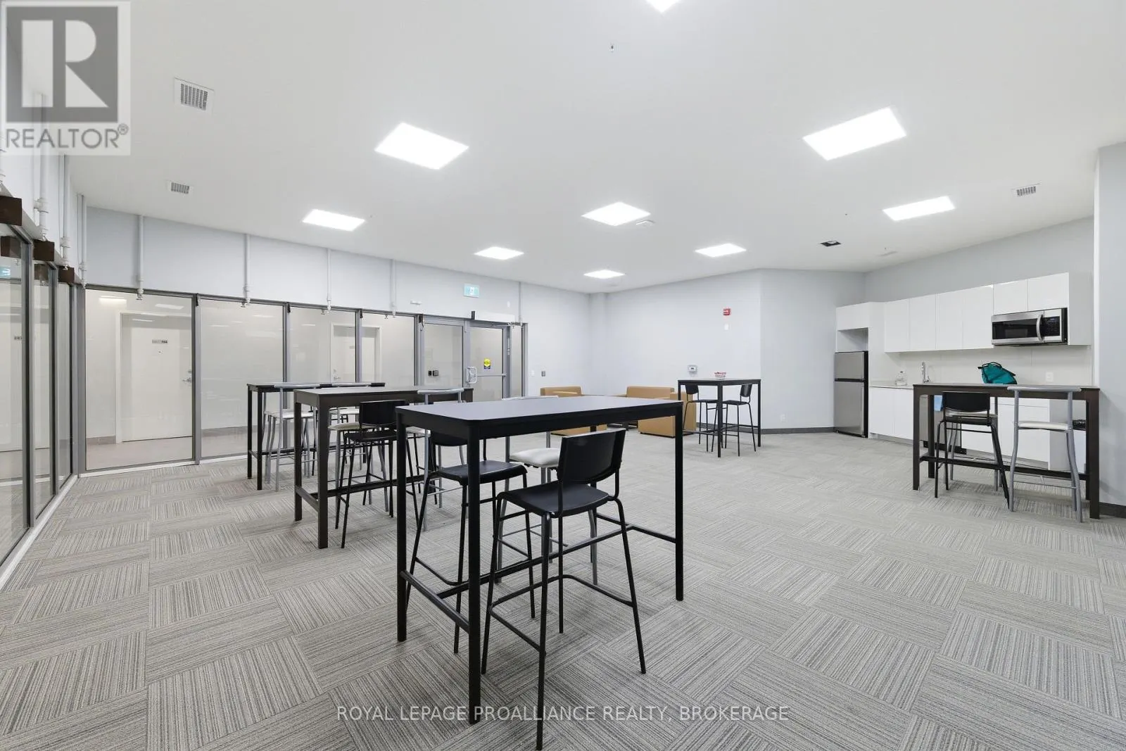 425 - 652 PRINCESS STREET #425