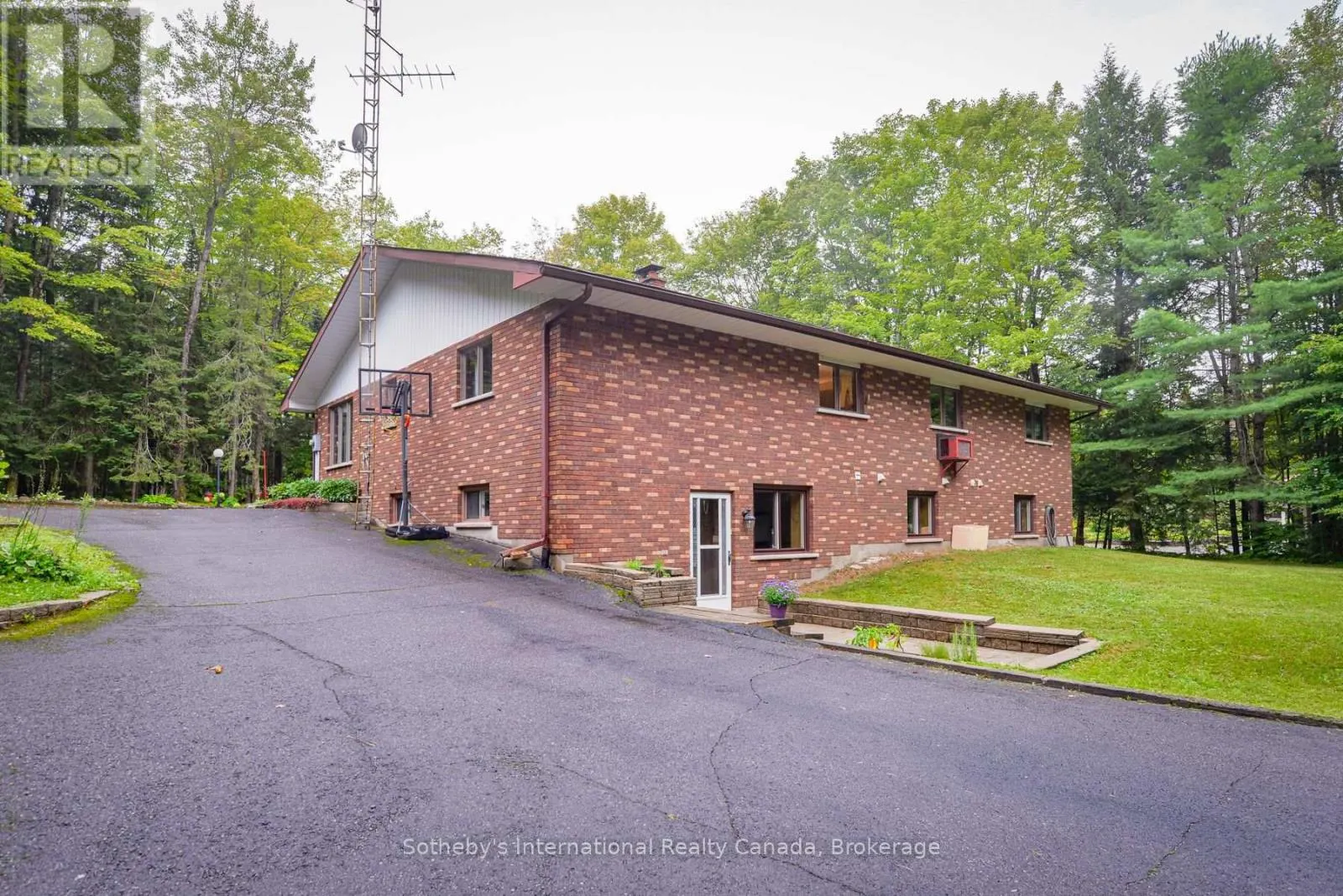 55 DENNISS DRIVE