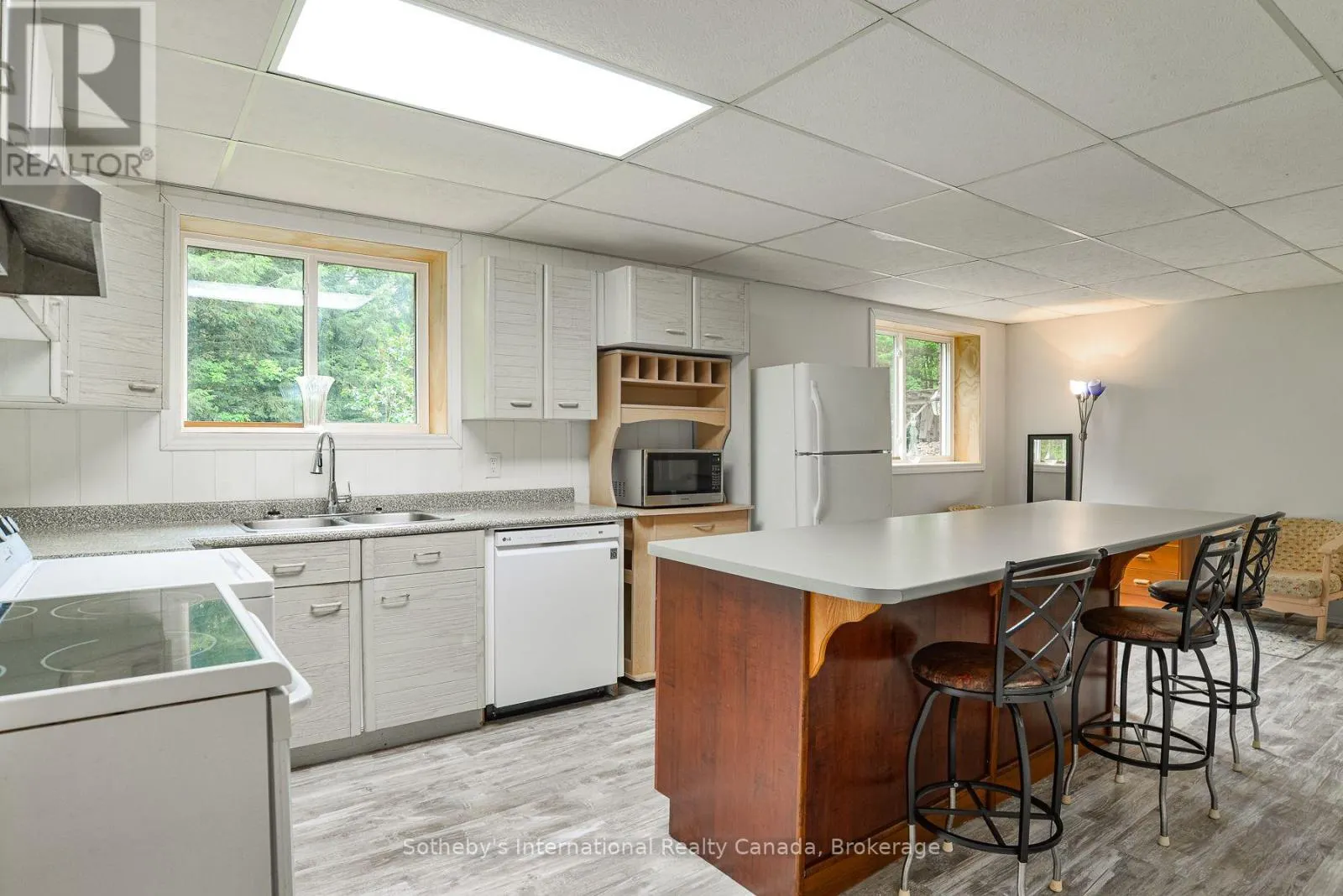 55 DENNISS DRIVE