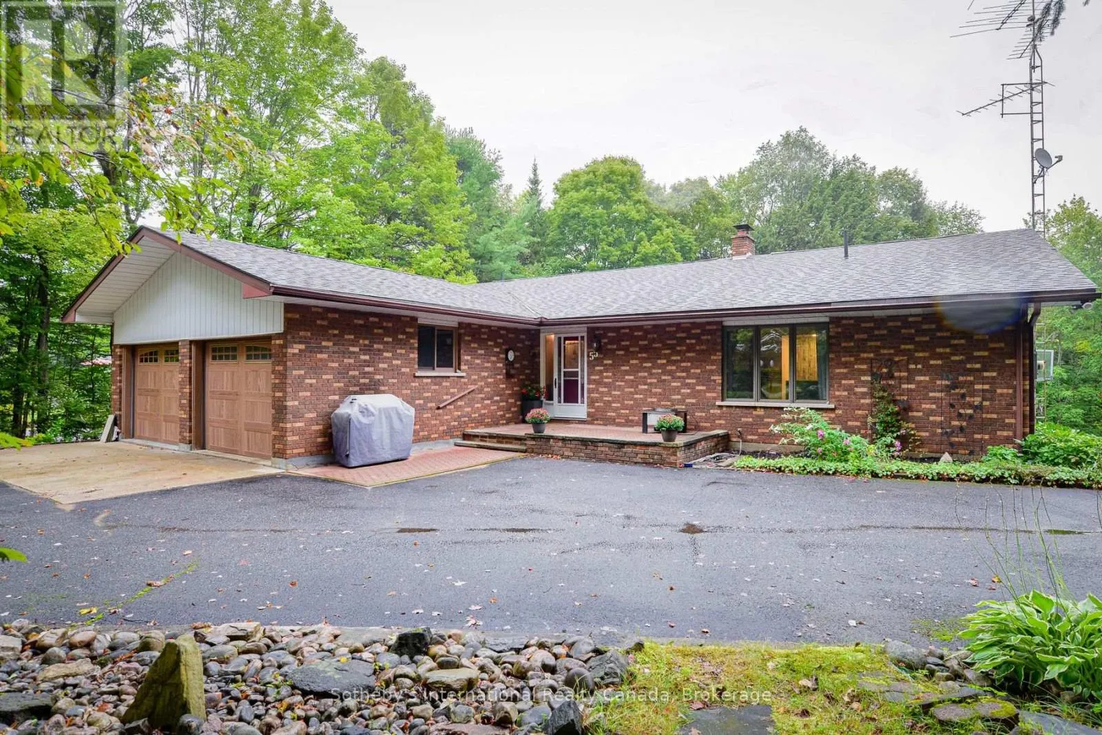 55 DENNISS DRIVE