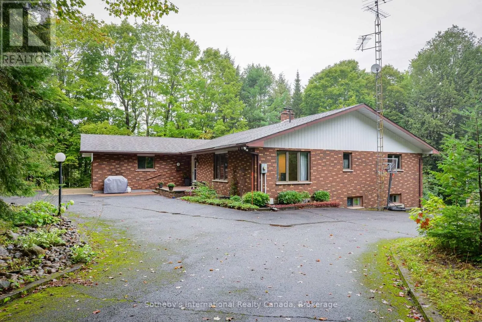 55 DENNISS DRIVE