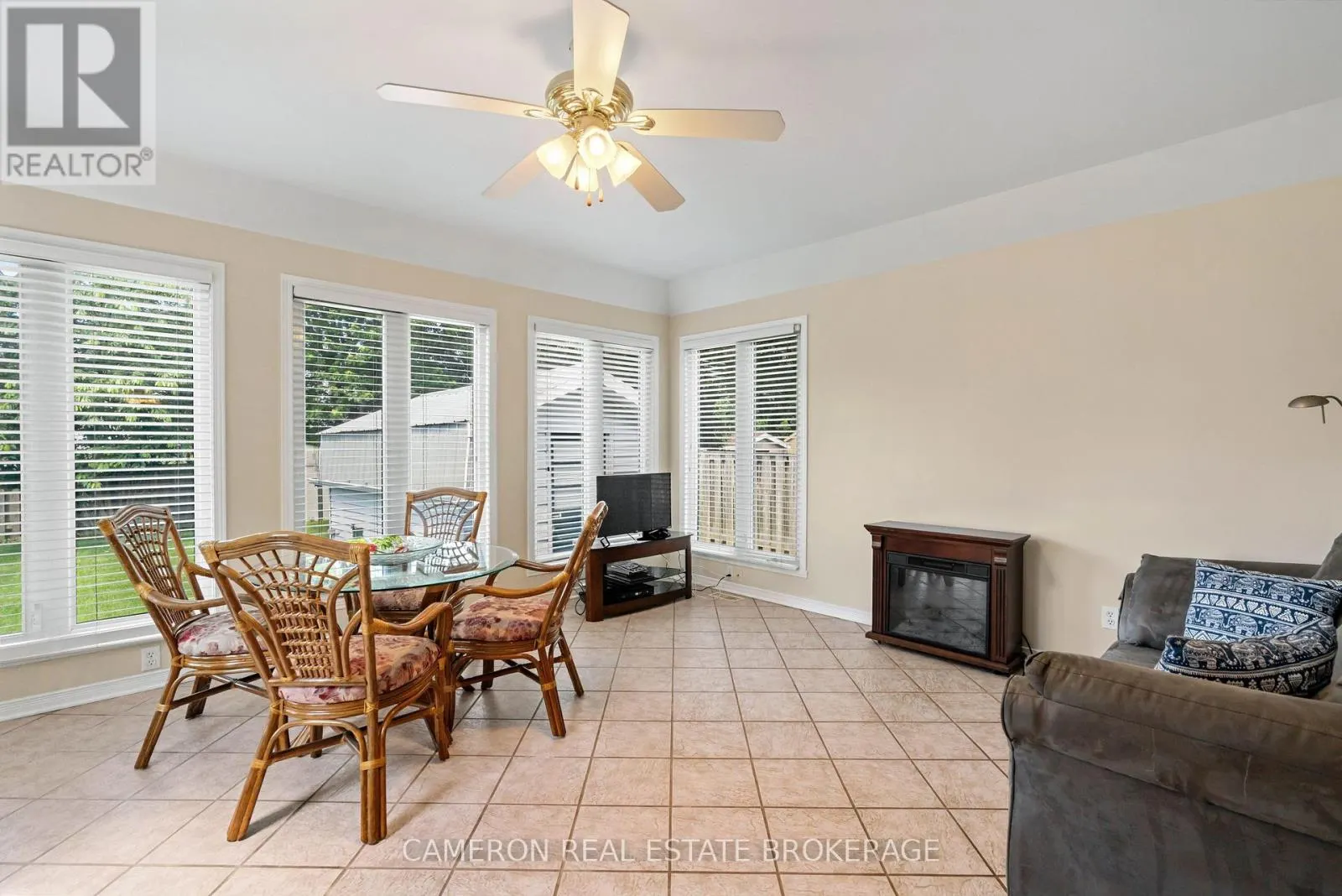 368 ANGELA CRESCENT