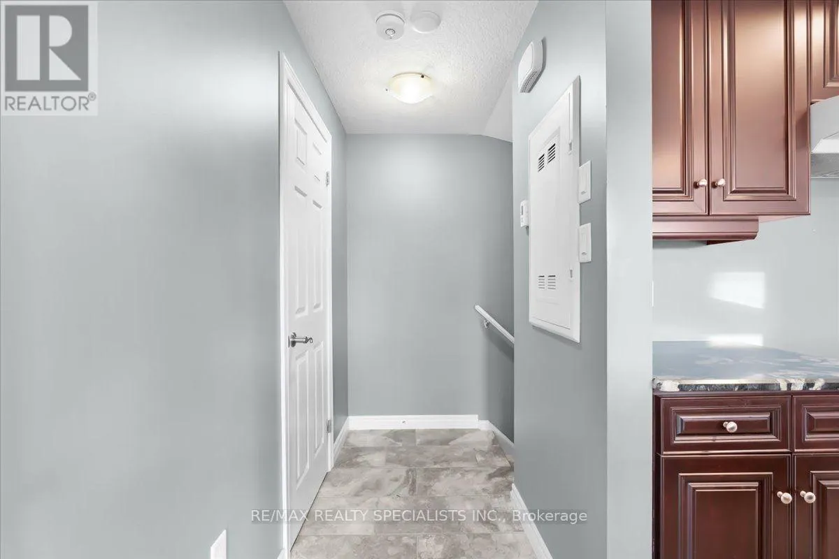 E8 - 70 WILLOWRUN DRIVE