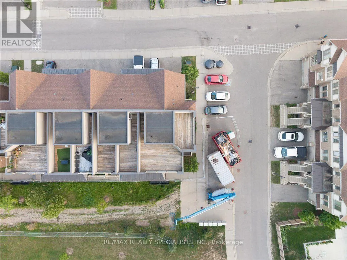 E8 - 70 WILLOWRUN DRIVE