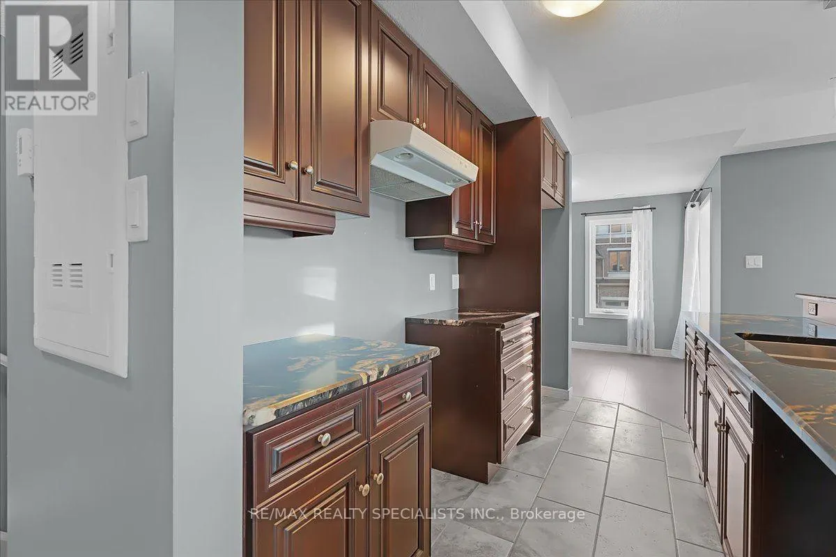 E8 - 70 WILLOWRUN DRIVE