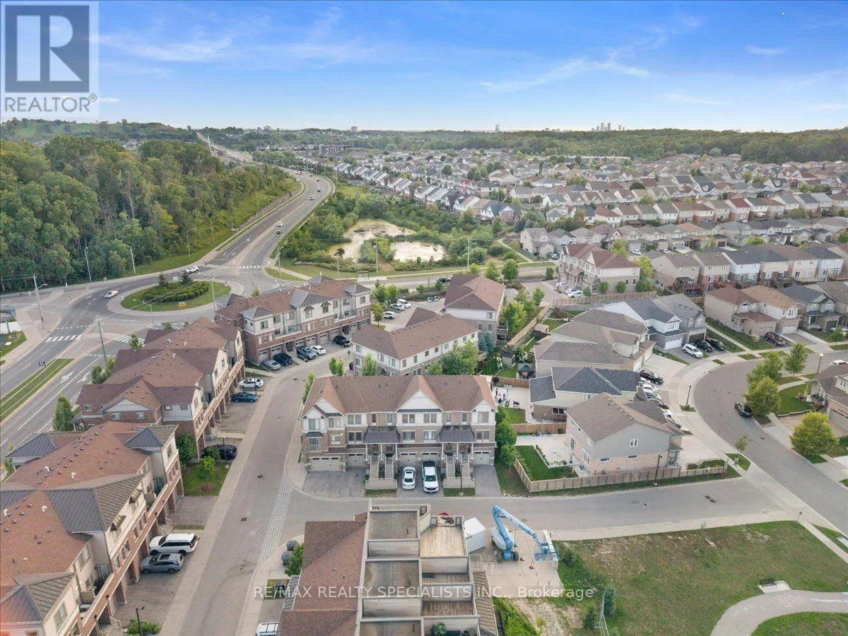 E8 - 70 WILLOWRUN DRIVE