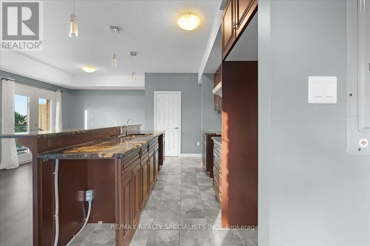 E8 - 70 WILLOWRUN DRIVE
