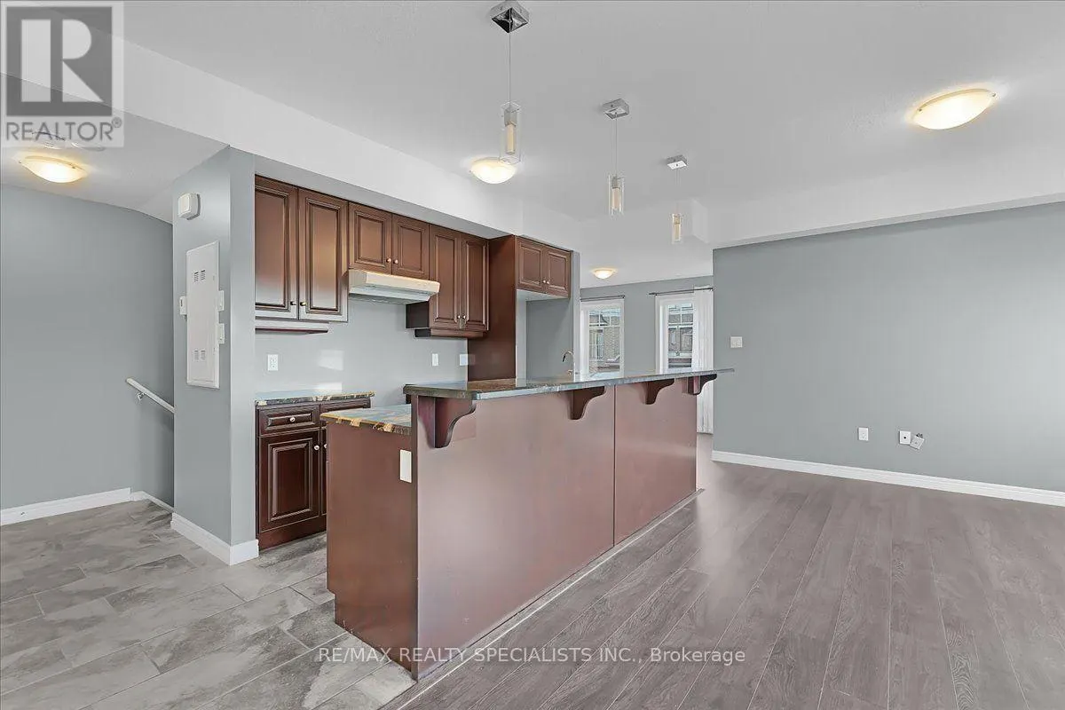 E8 - 70 WILLOWRUN DRIVE