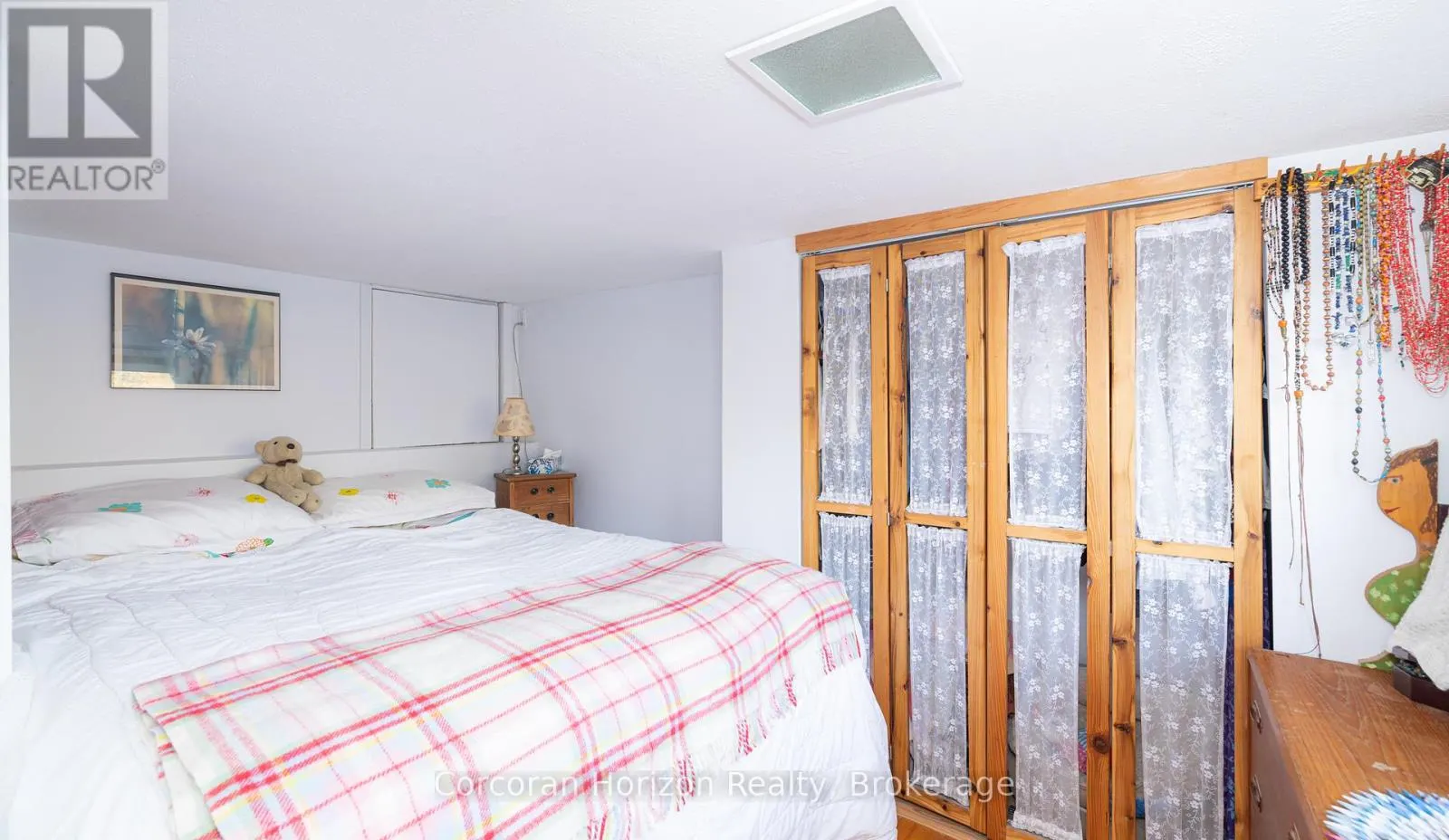 566 HUNGRY BAY ROAD W
