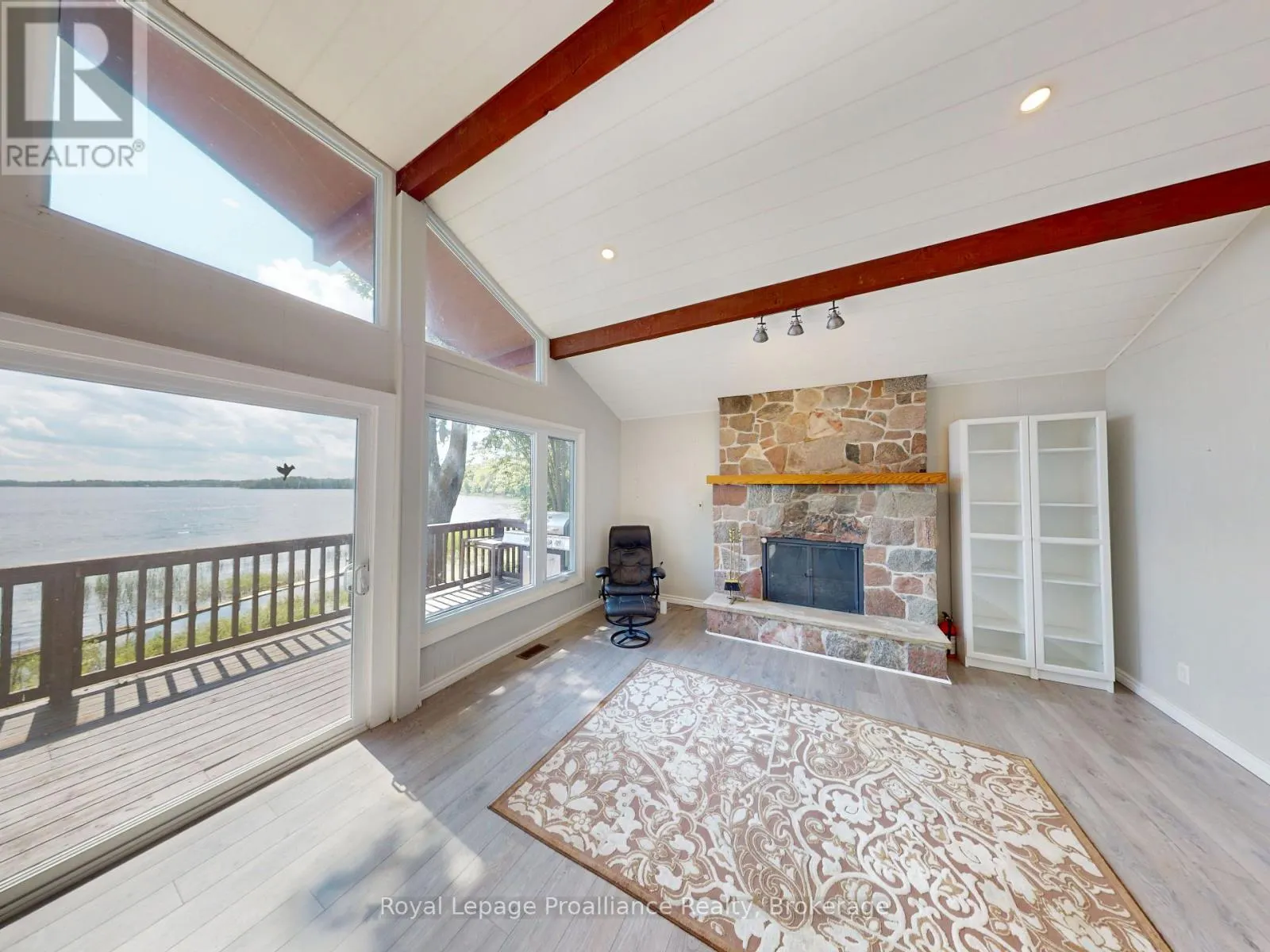 214 LAKEVIEW LANE