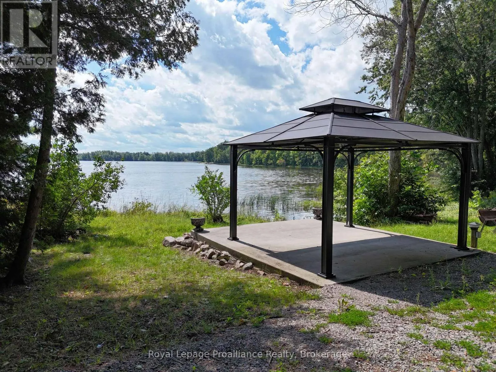 214 LAKEVIEW LANE